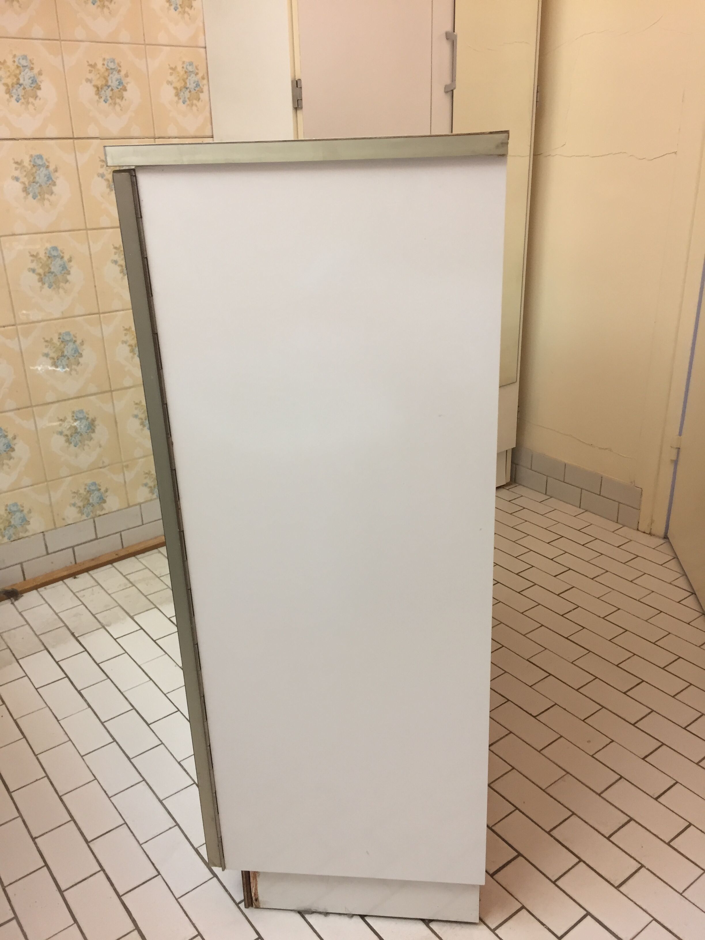 Bathroom cabinet in formica 70s