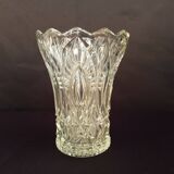 Petit vase en verre moulé