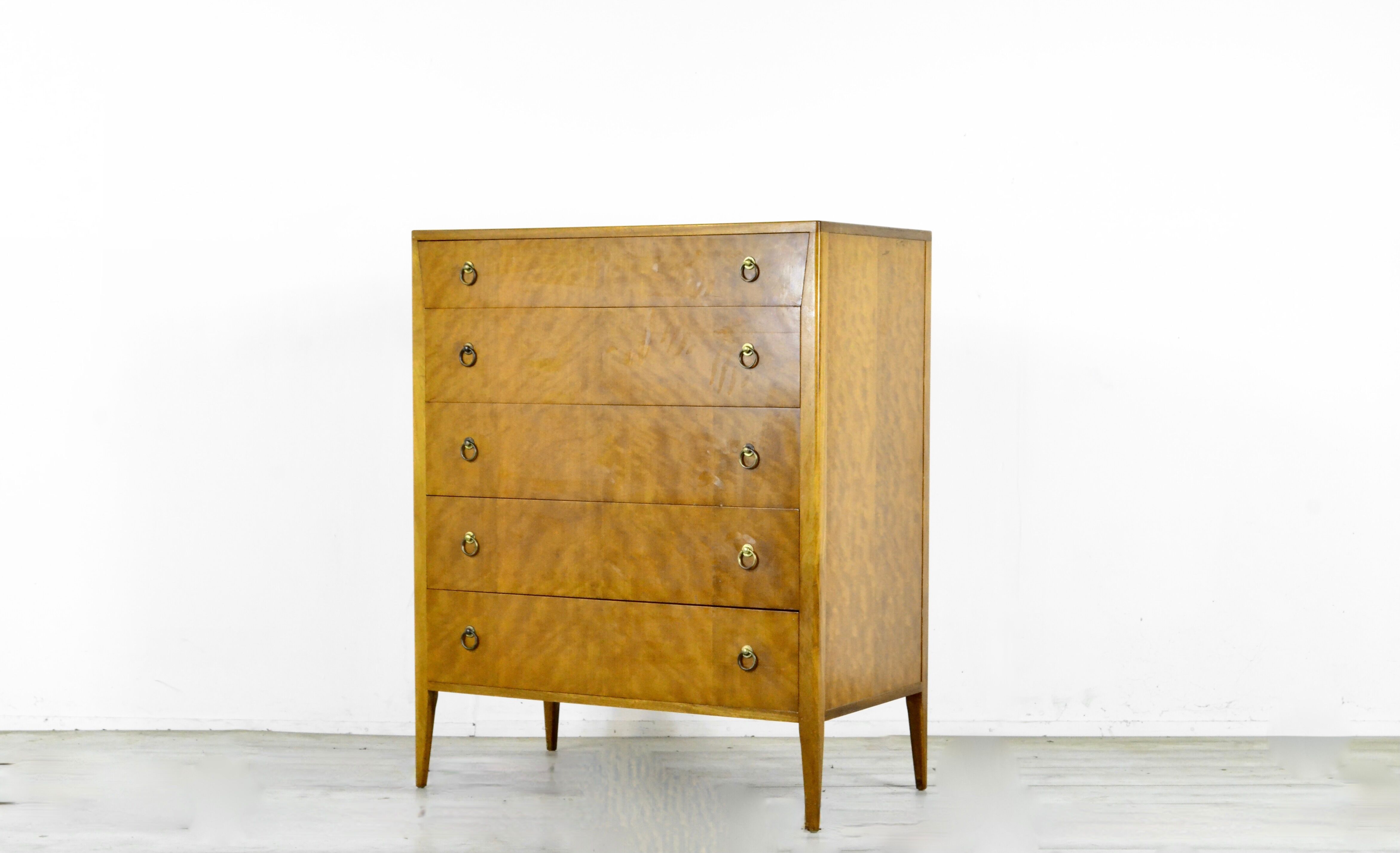 Commode en noyer du milieu du siècle  Tallboy