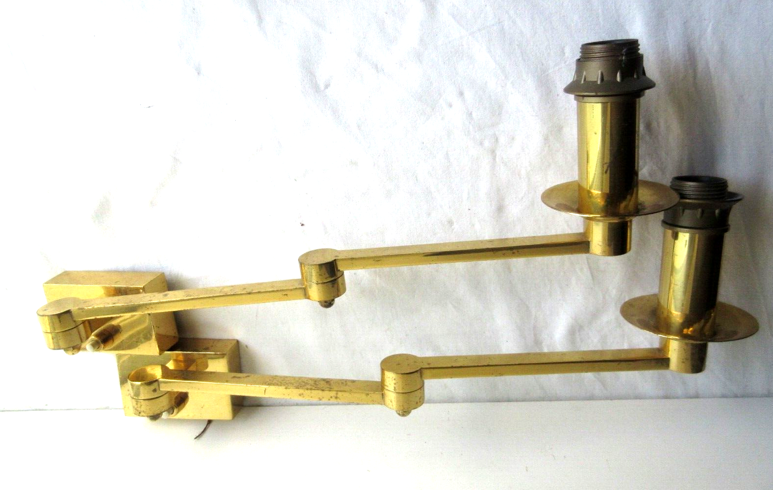 2 electrified wall lamps from 1970, gold chrome bronze, 2 articulated arms + switch