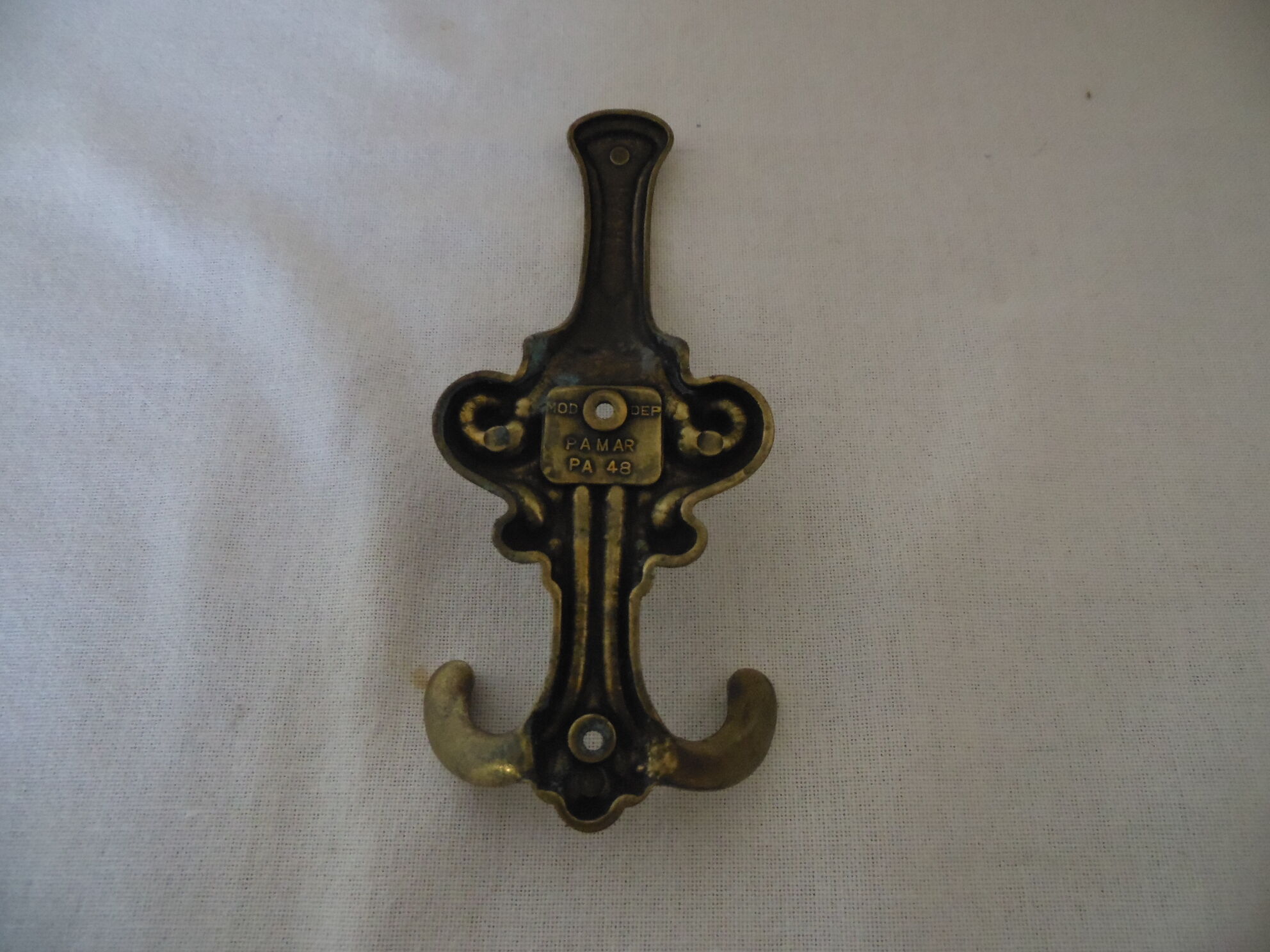 Brass hanging patere