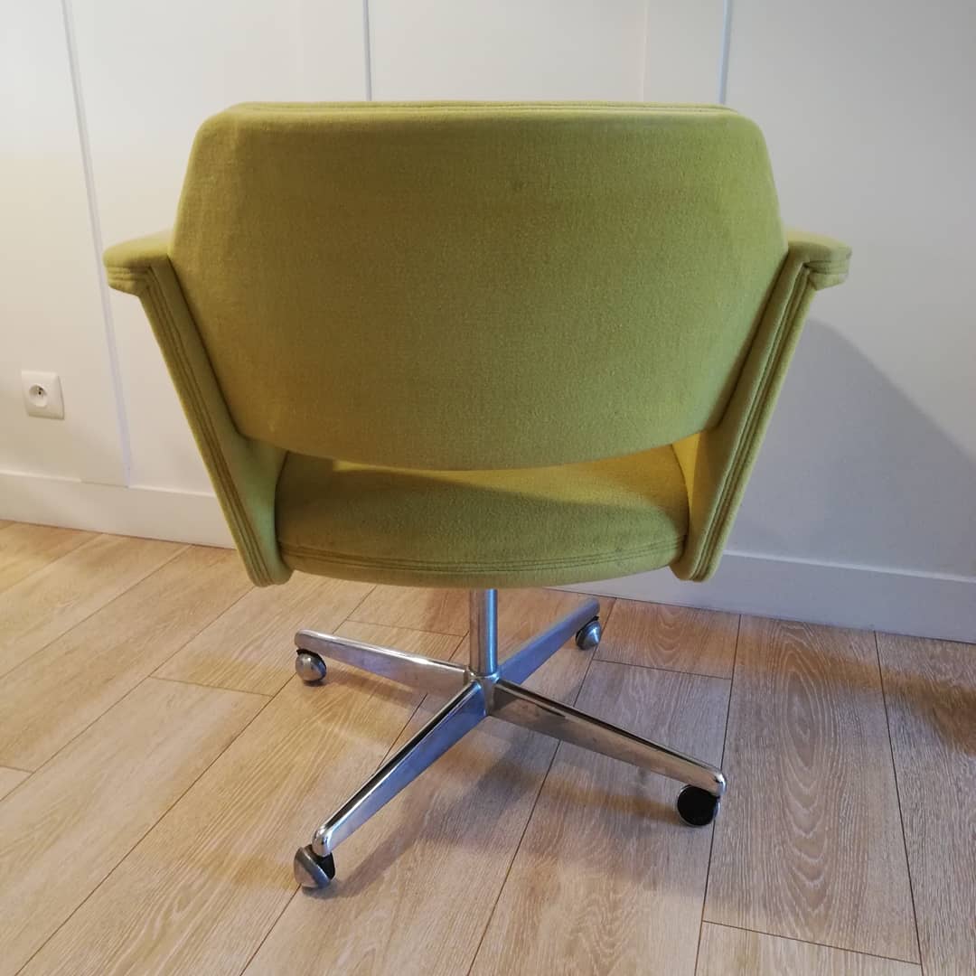 Joseph André Motte's swivel Prism chair for Steiner