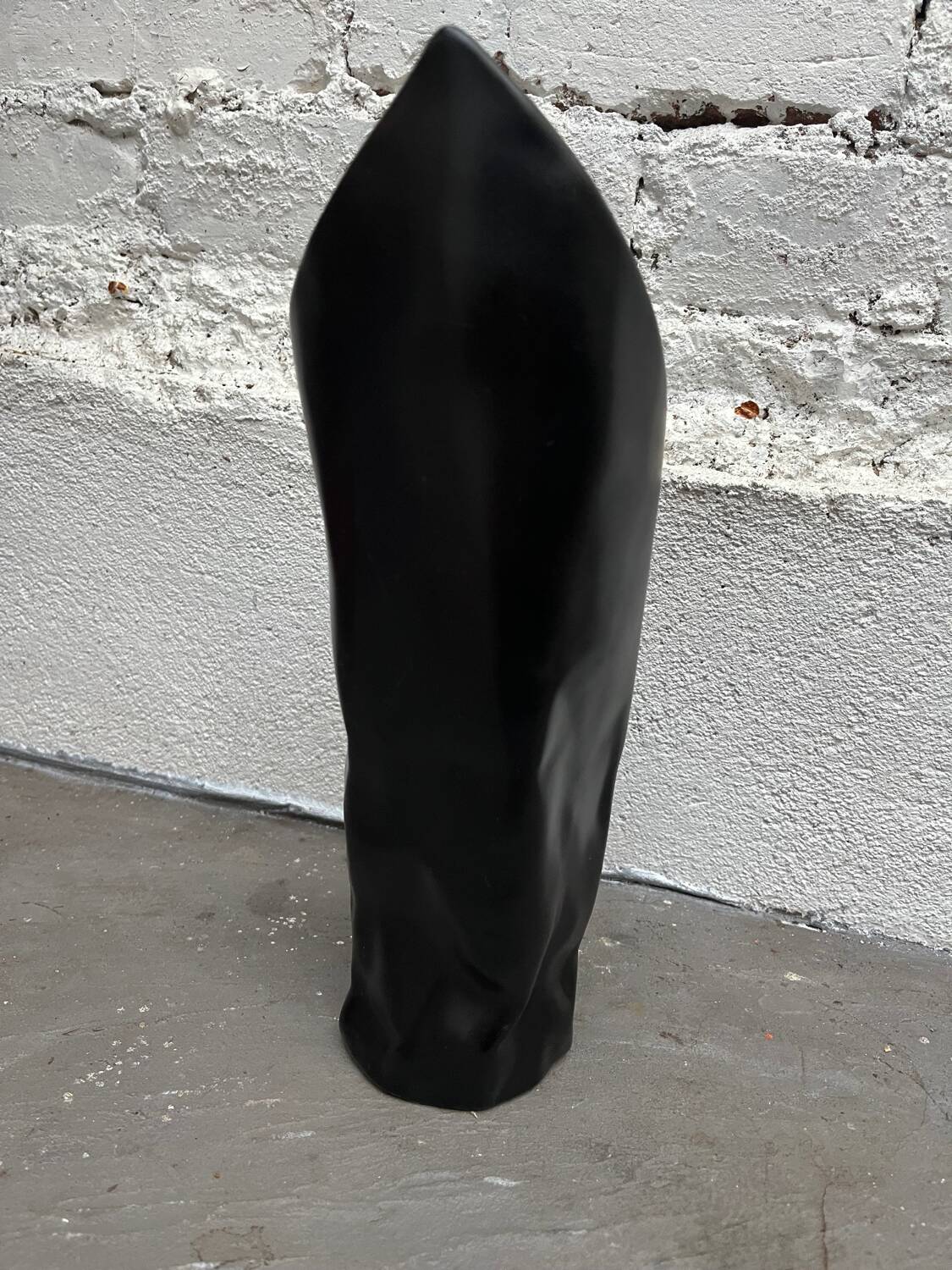 Vintage design vase signed Carol mc Nicoll, publisher stamp