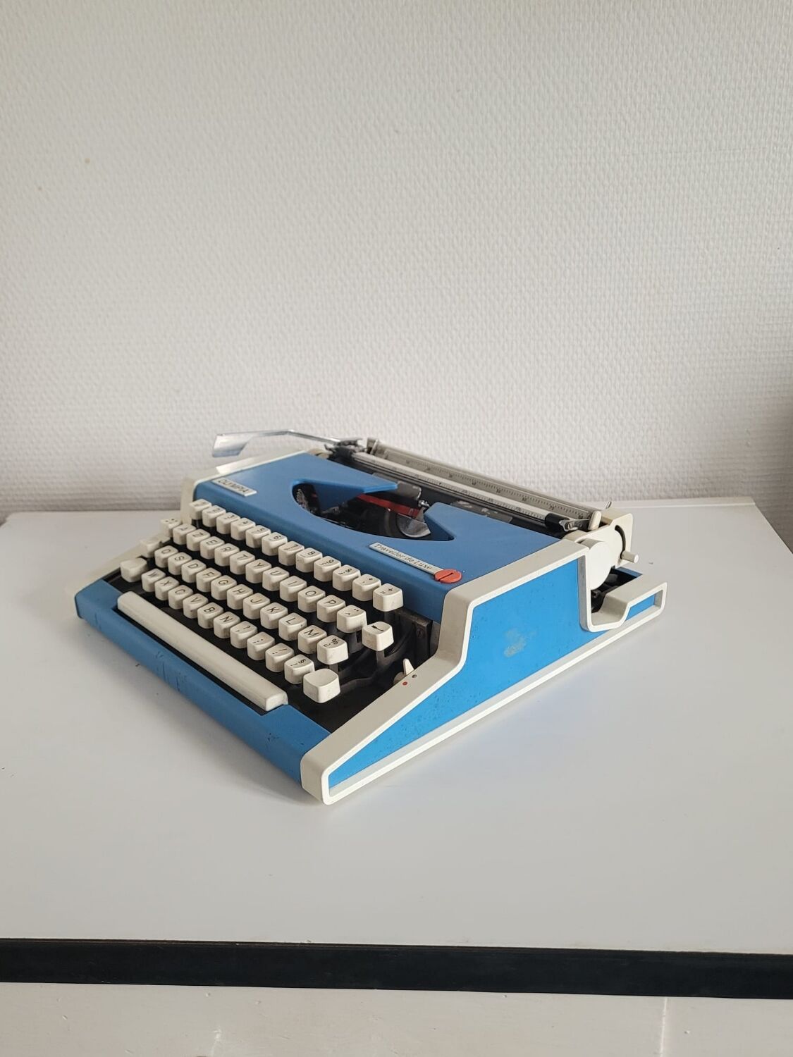 Machine à écrire Olympia bleue vintage