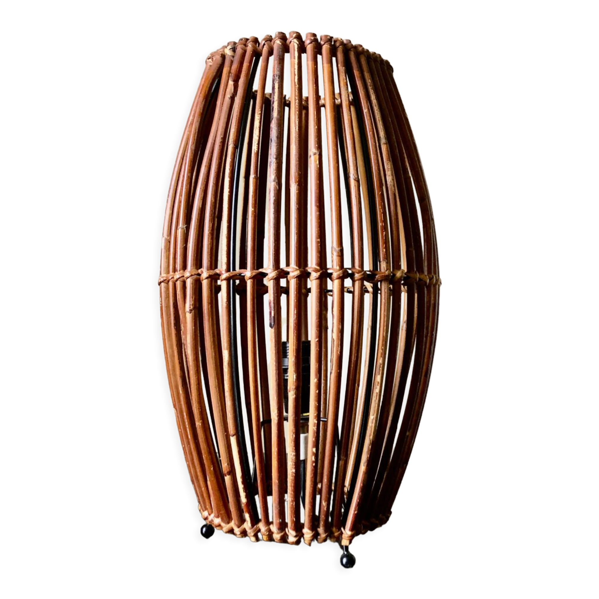 Rattan accent lamp