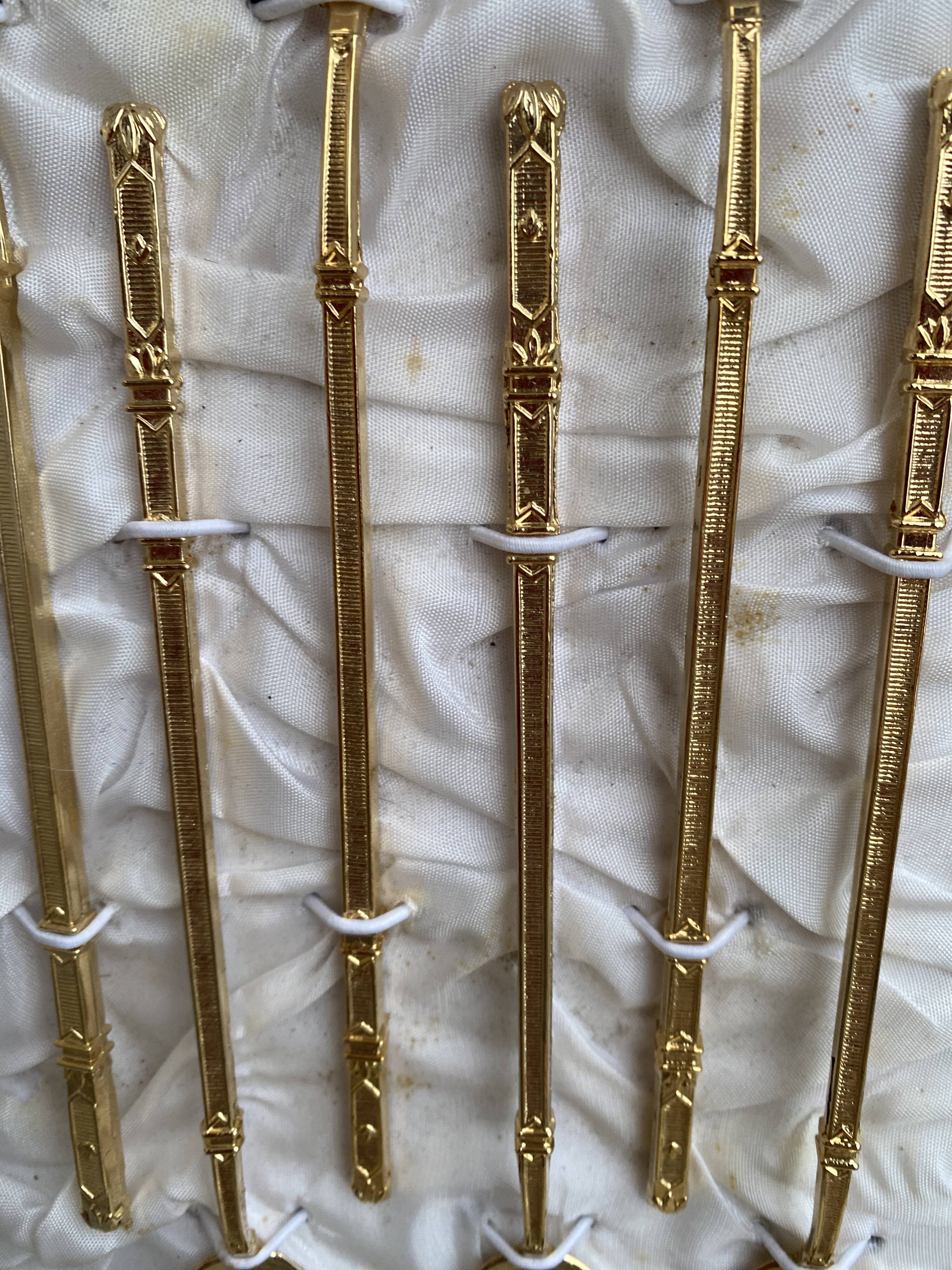 6 golden teaspoons/tea spoons