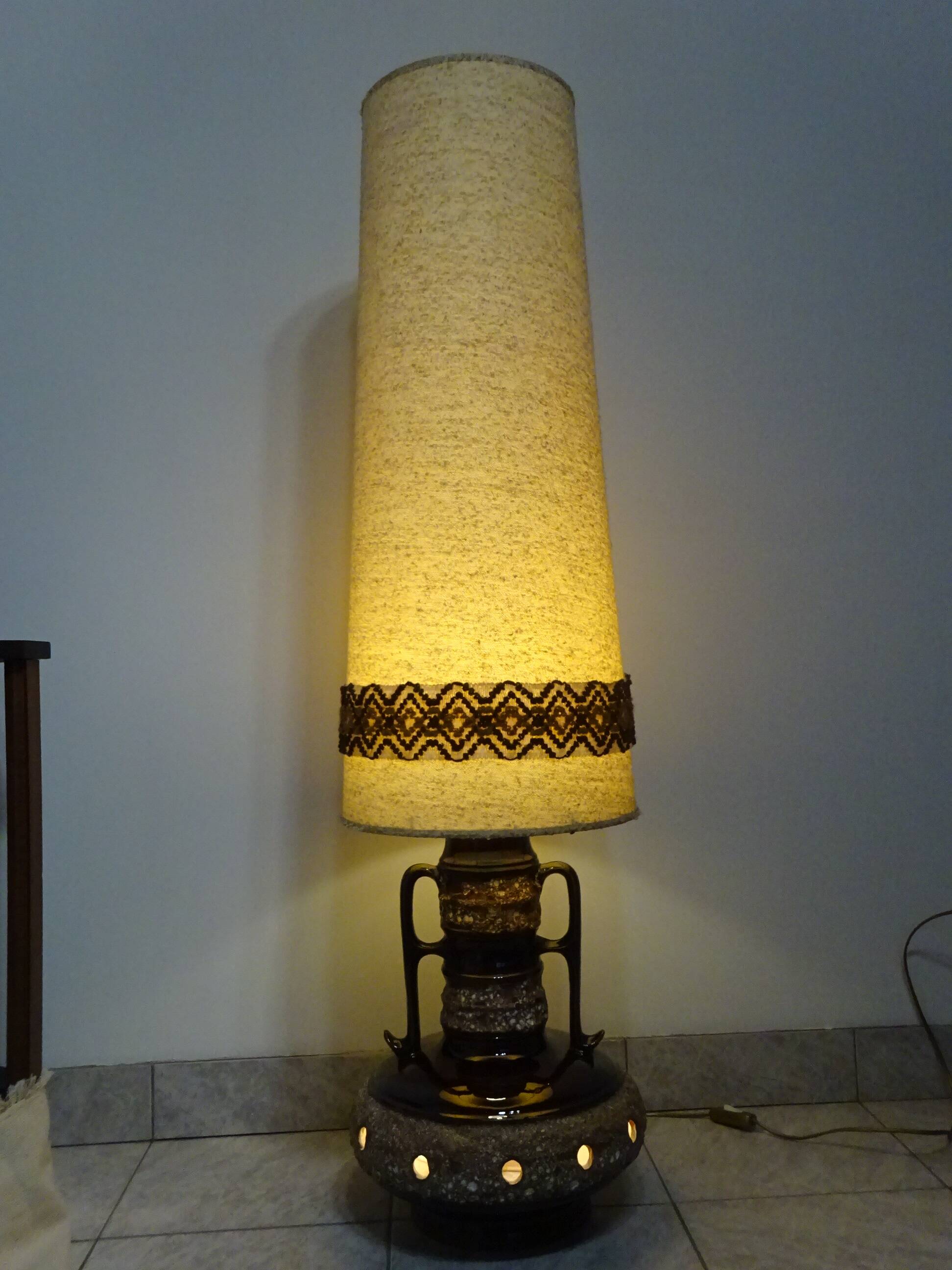 Large floor lamp, ceramic base, fat lava style