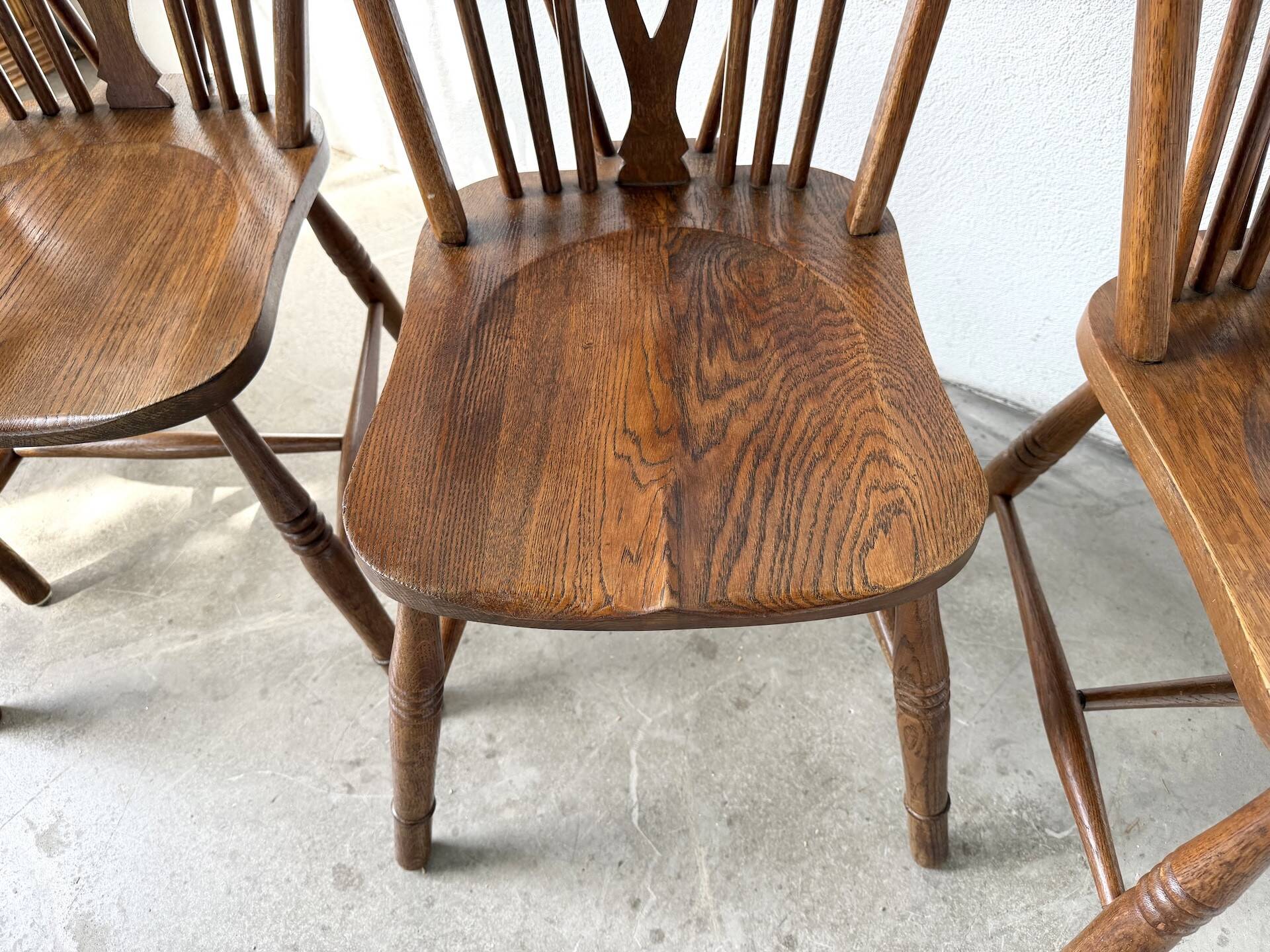Suite de Quatre Chaises "Windsor"