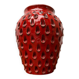 Strawberry ceramic vase from the mid-century by Fratelli Fanciullacci for Bitossi, 1960s.