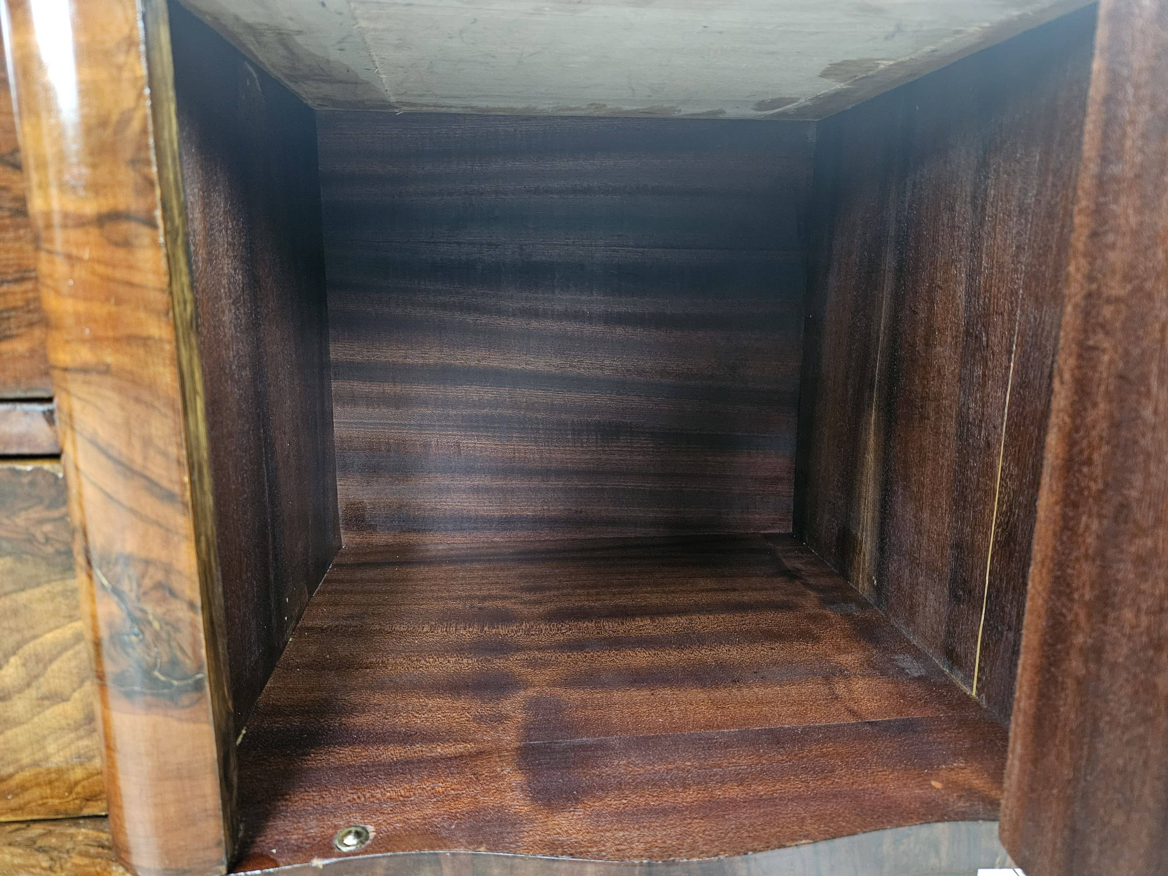 Art Decò console in mahogany burl