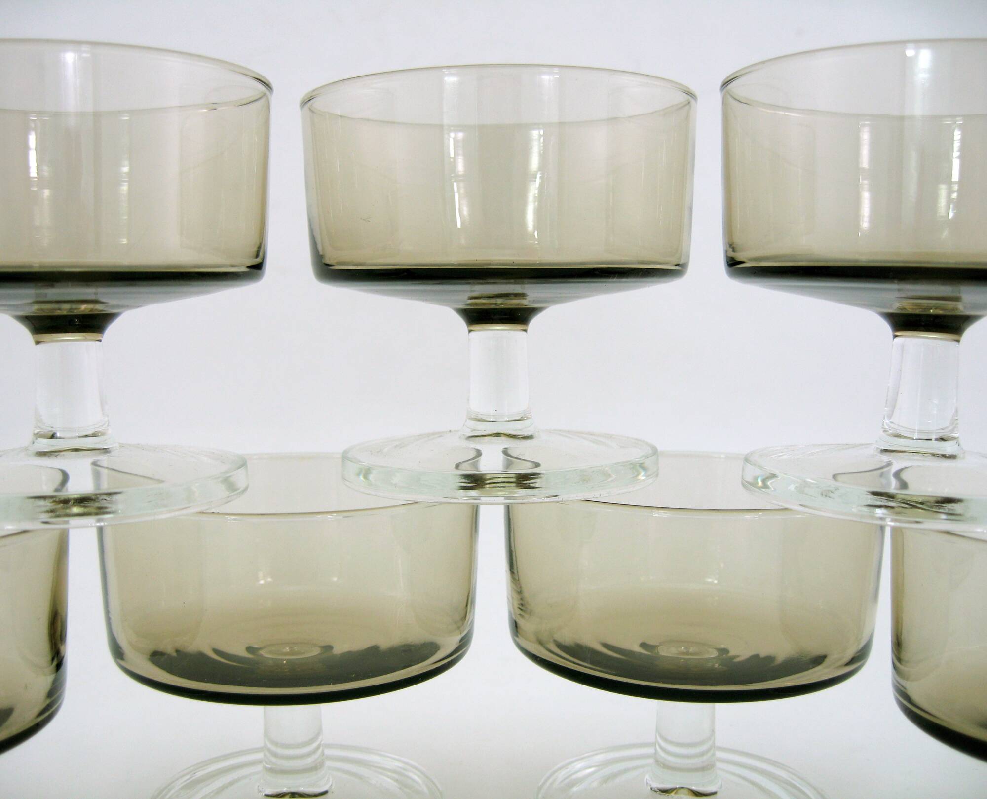 7 champagne glasses in smoked brown glass - Cavalier Sweden Luminarc Arcoroc France - vintage 70s