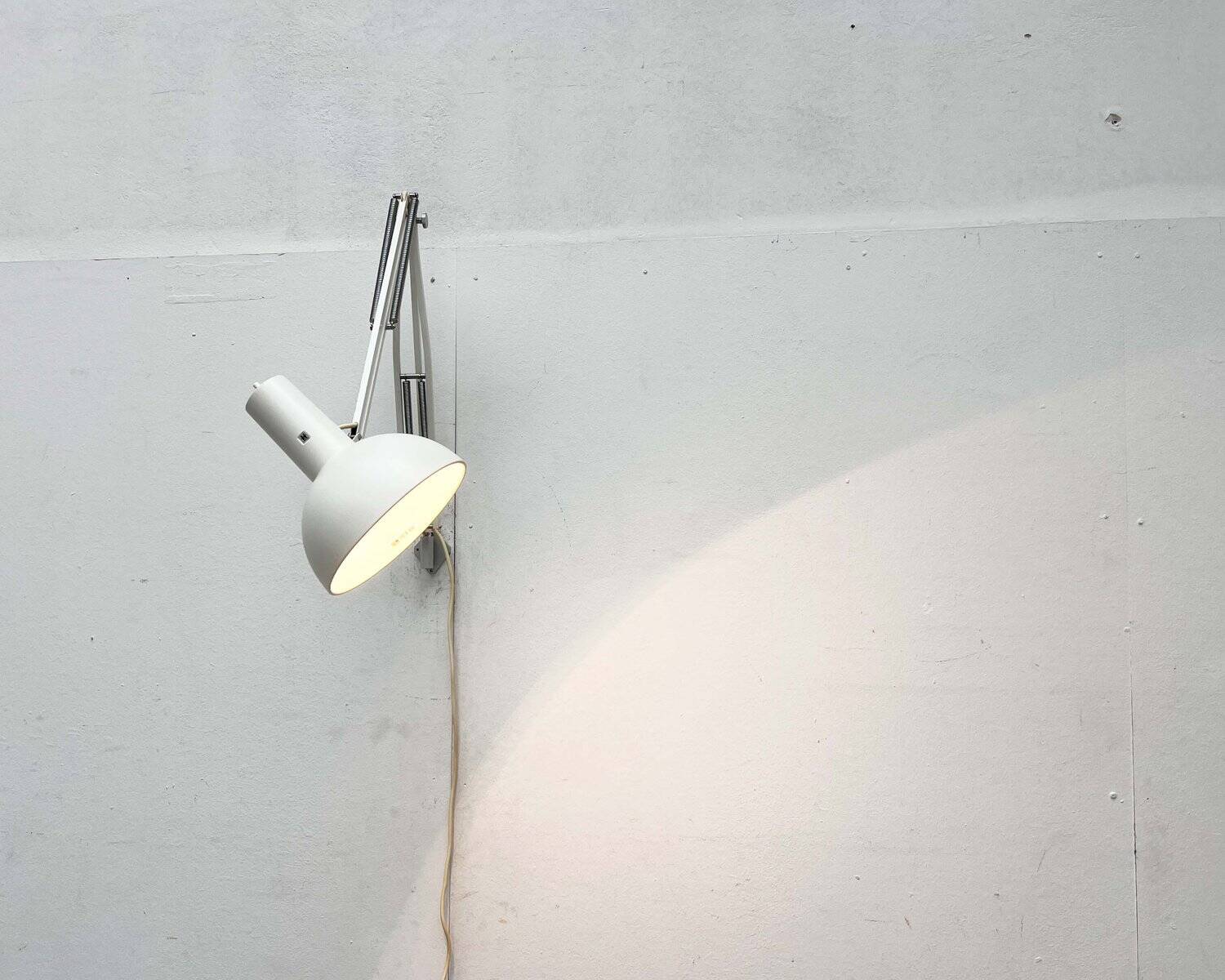 Mid-Century Modern It Task Wall Lamp from Louis Poulsen, 1970s