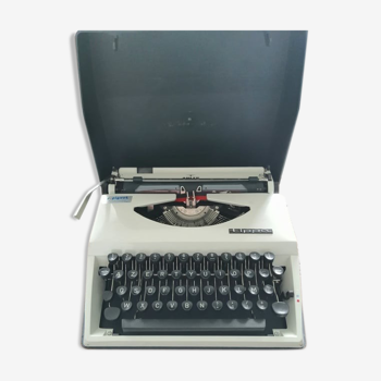 Alder Tippa typewriter