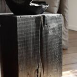 Table d'appoint en bois brûlé wabi sabi