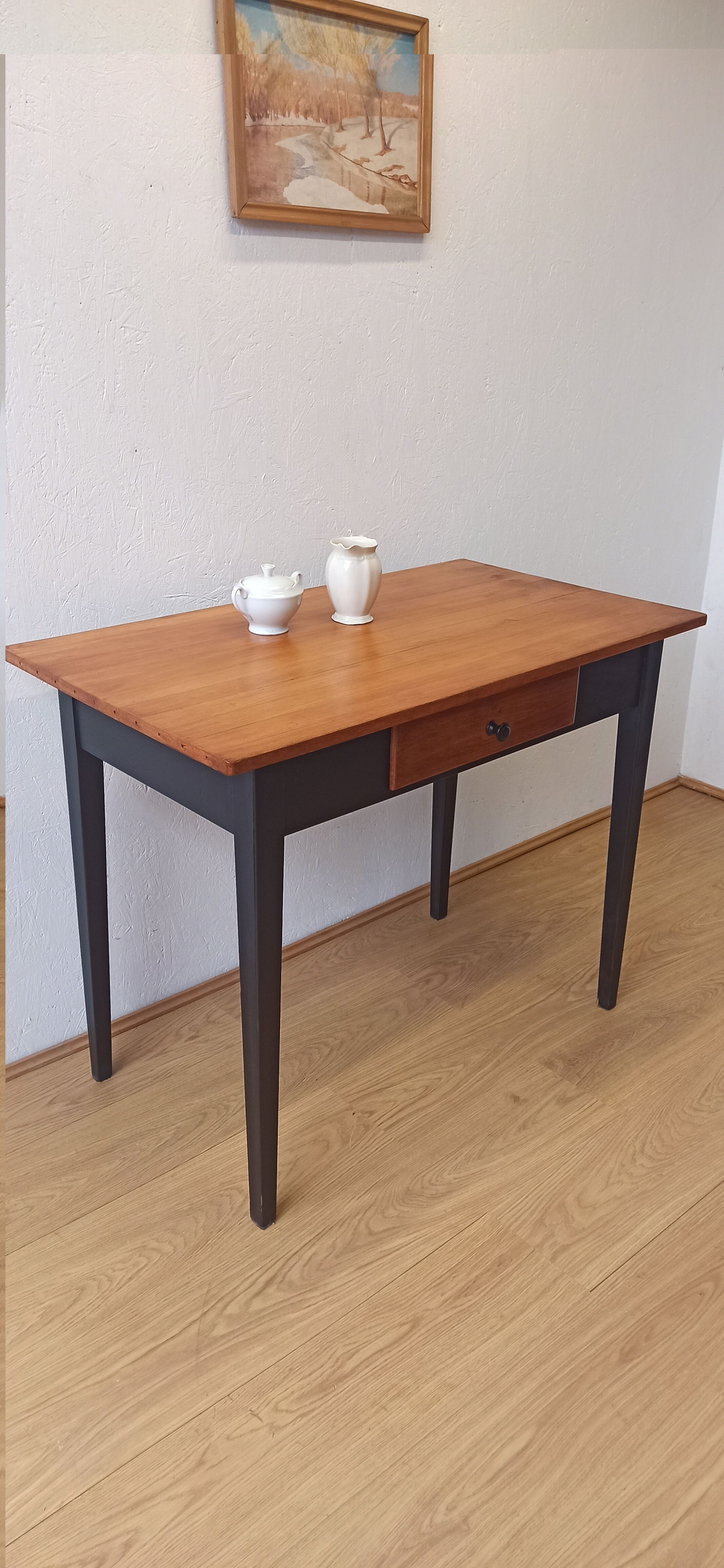Minimalist kitchen table