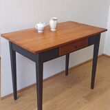 Minimalist kitchen table