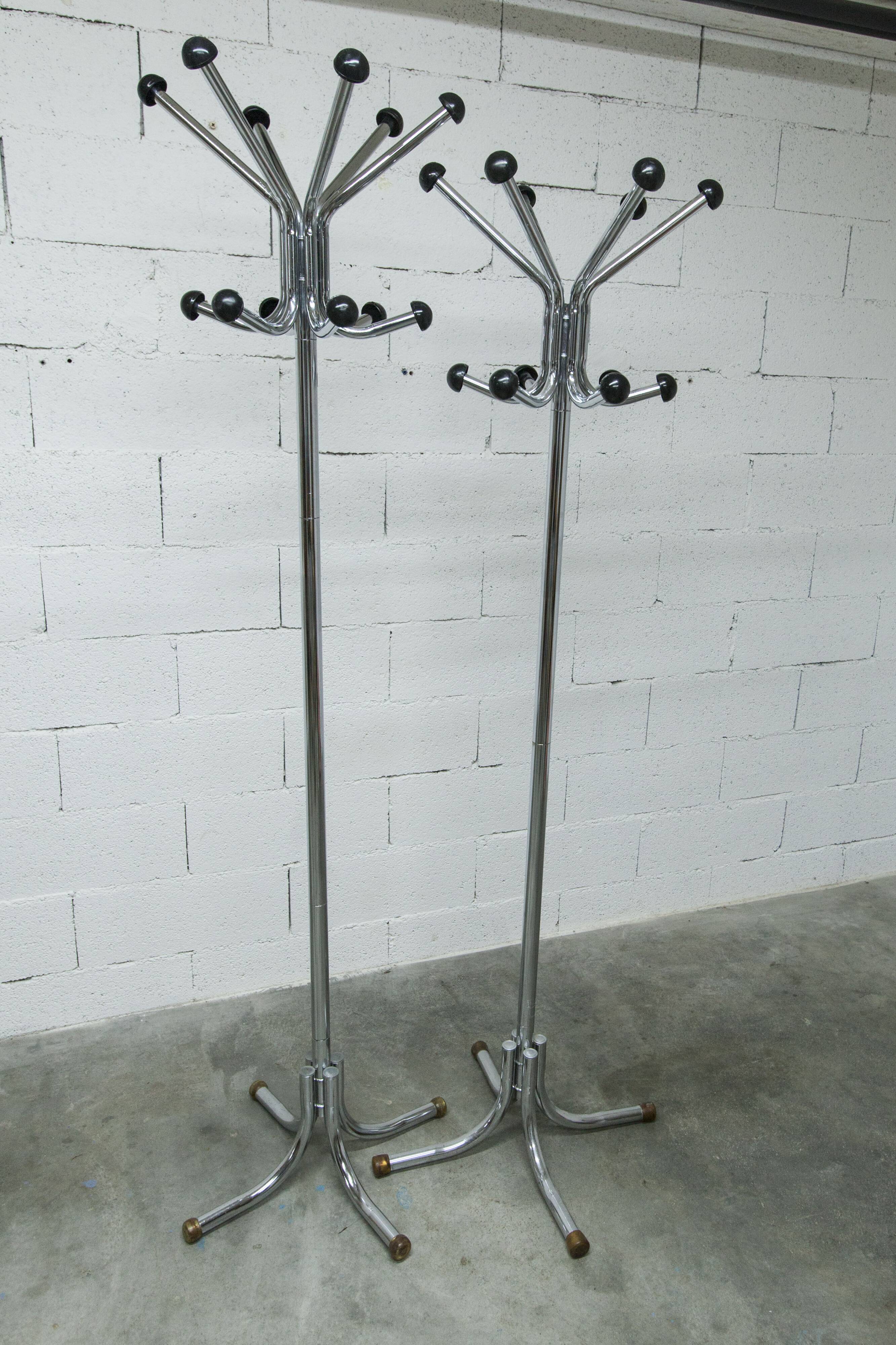 Coat rack with 12 chrome and black plastic hooks, 1960, 2m.