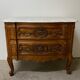 Commode sauteuse en merisier de la fin du  XVIII ème
