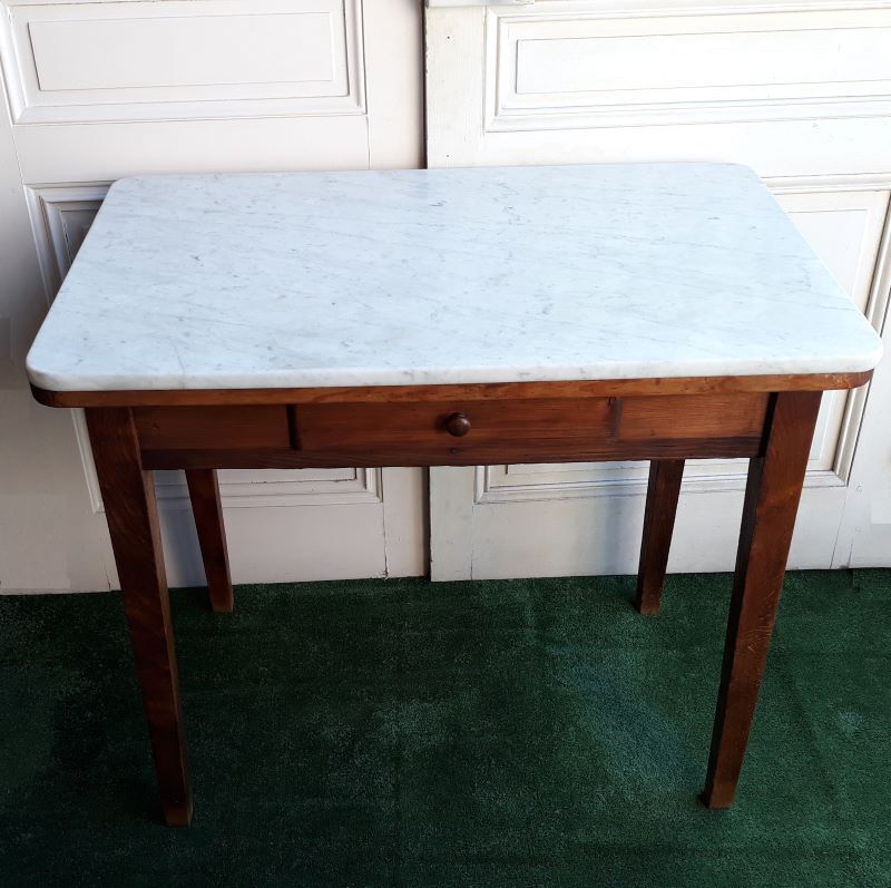 Table 90x58cm on old kitchen marble