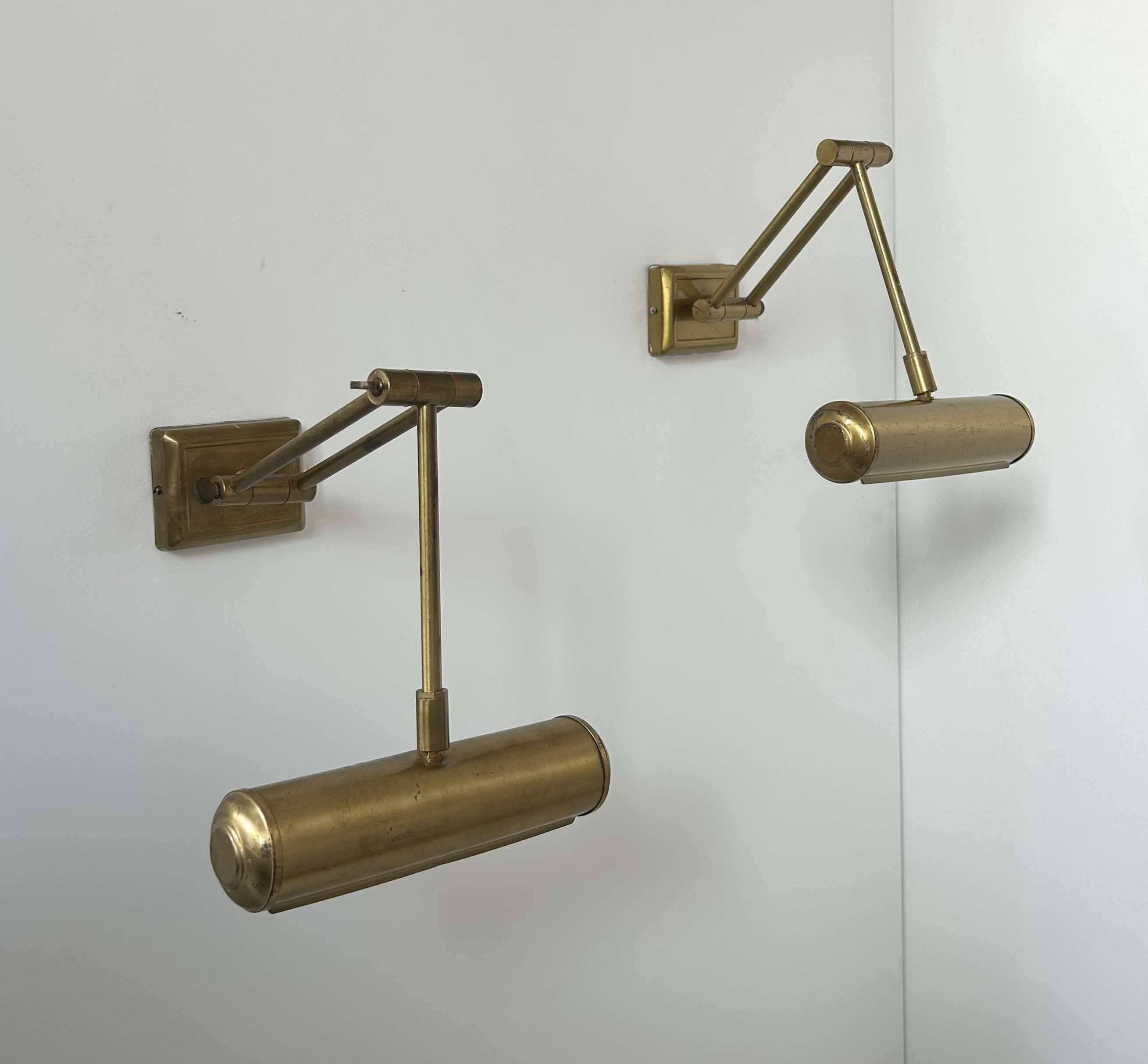 Paire d'appliques orientables, laiton patiné, France 1970
