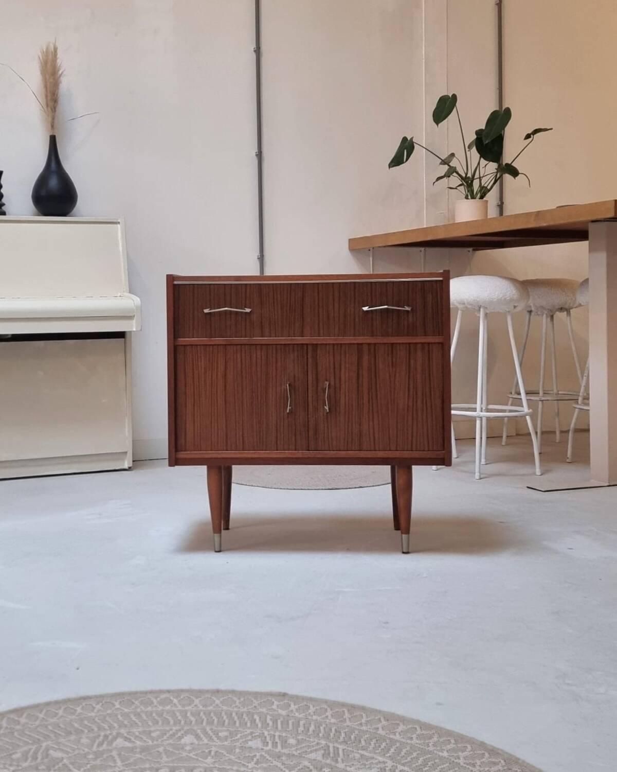 Meuble du milieu du siècle