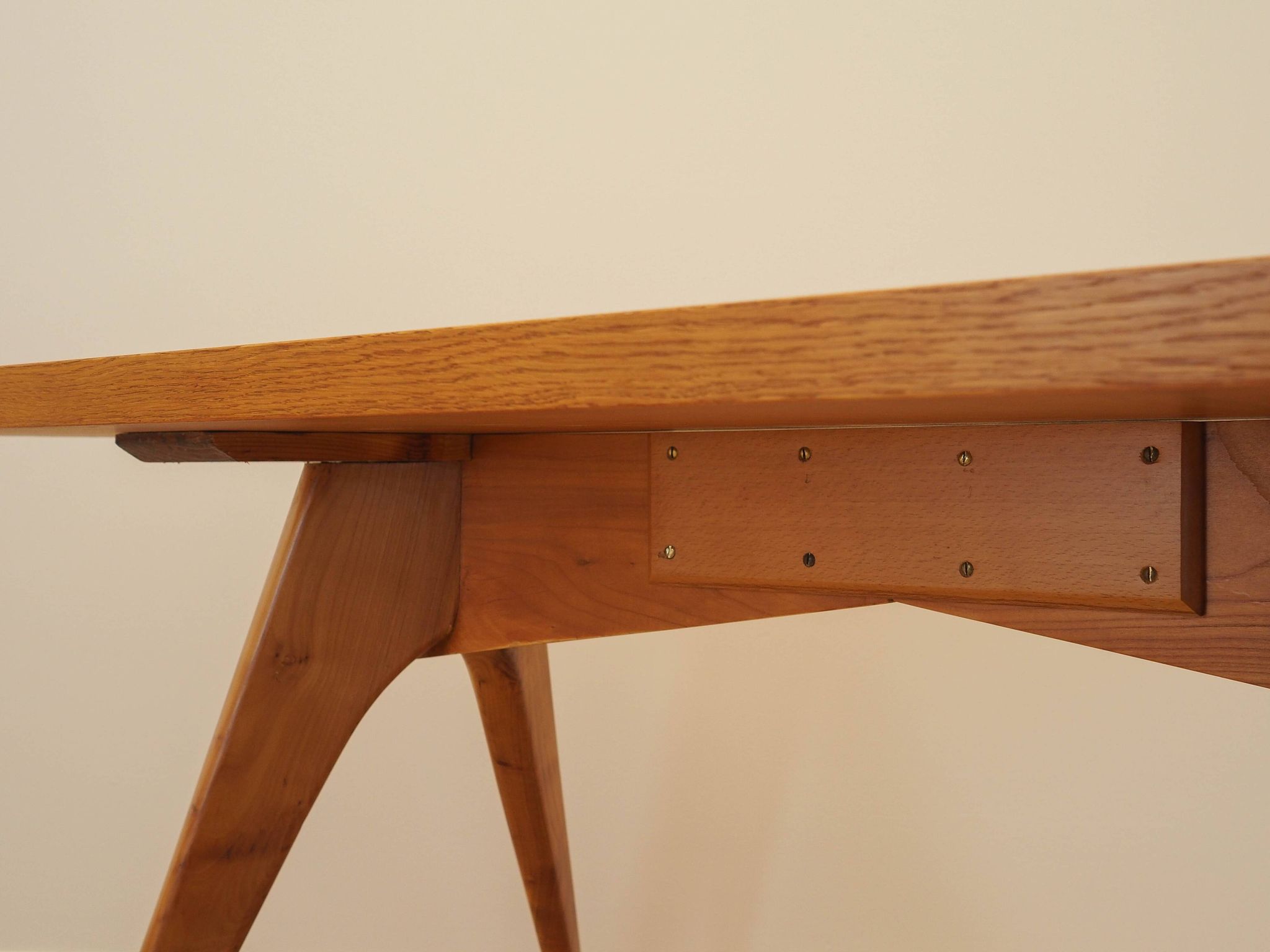 Oak desk, Italian design, 1970s, manufactured in Italy