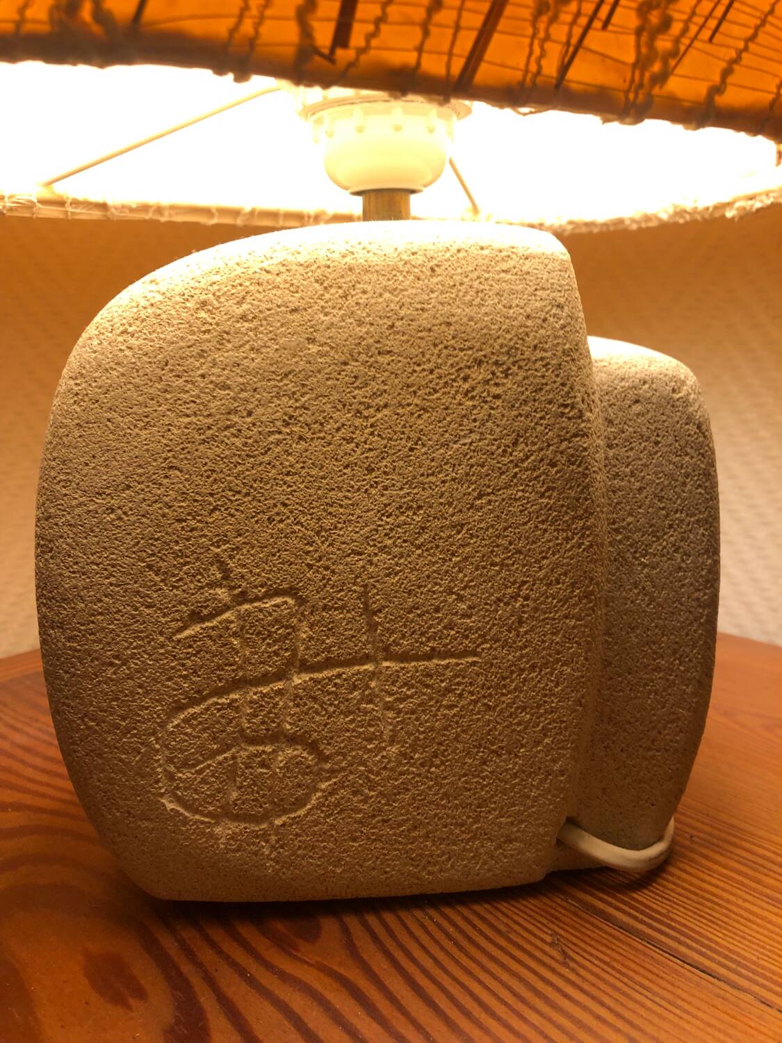 Brutalist lamp in carved stone by Albert Tormos.