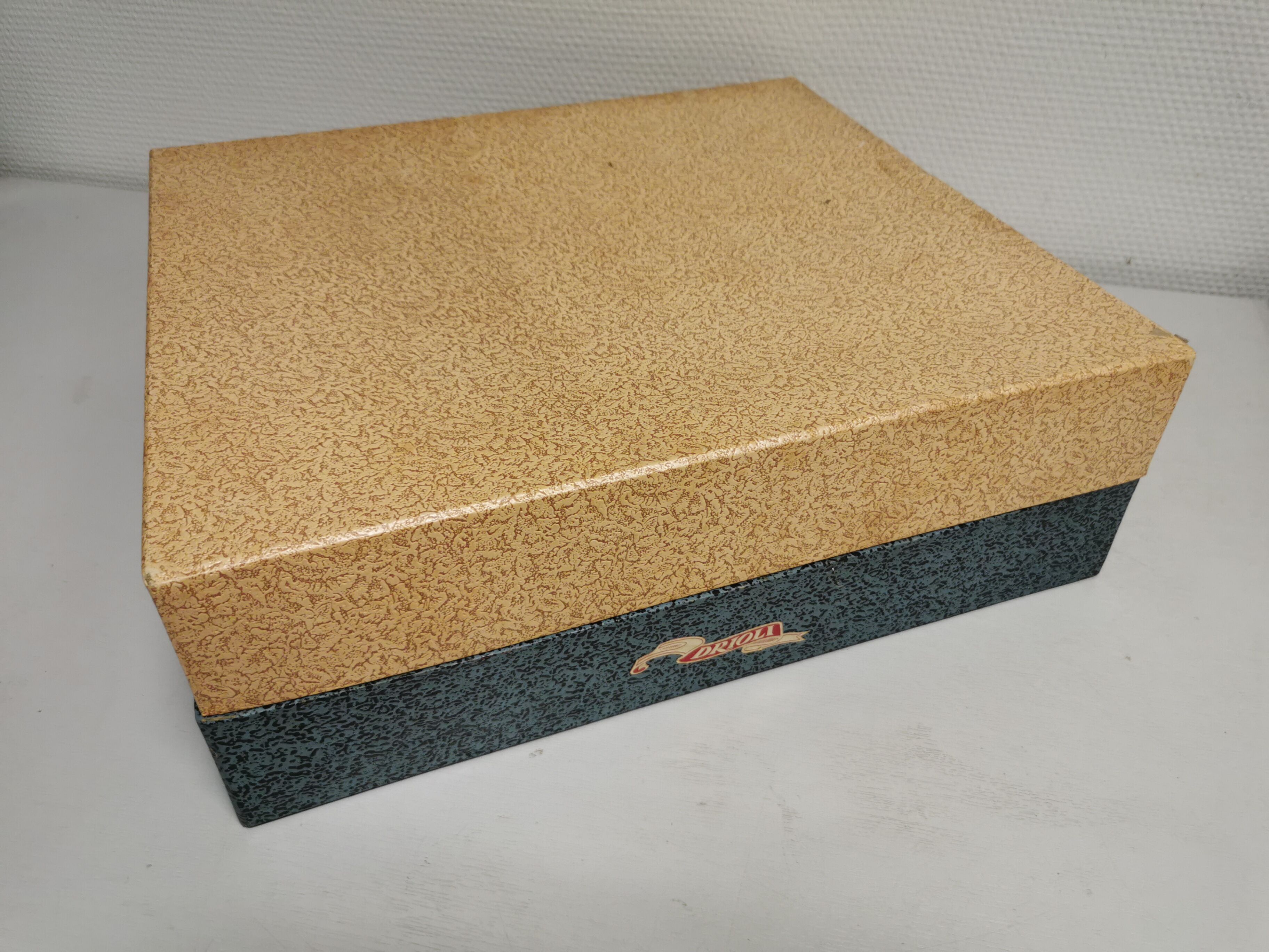 box of 3 vintage decanters , Ceramic bottles Italy DRIOLI MARASCHINO