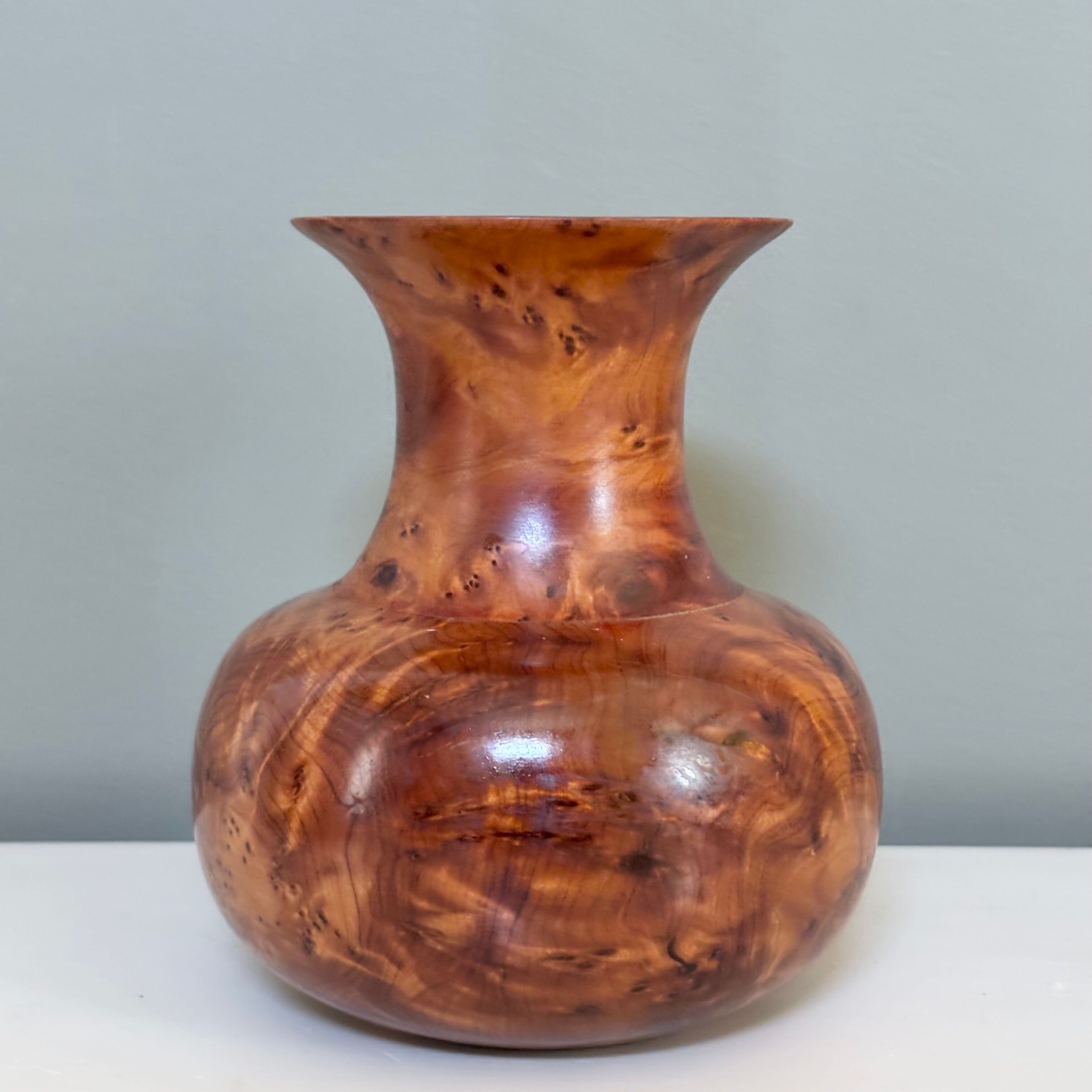 Vase en bois mid century