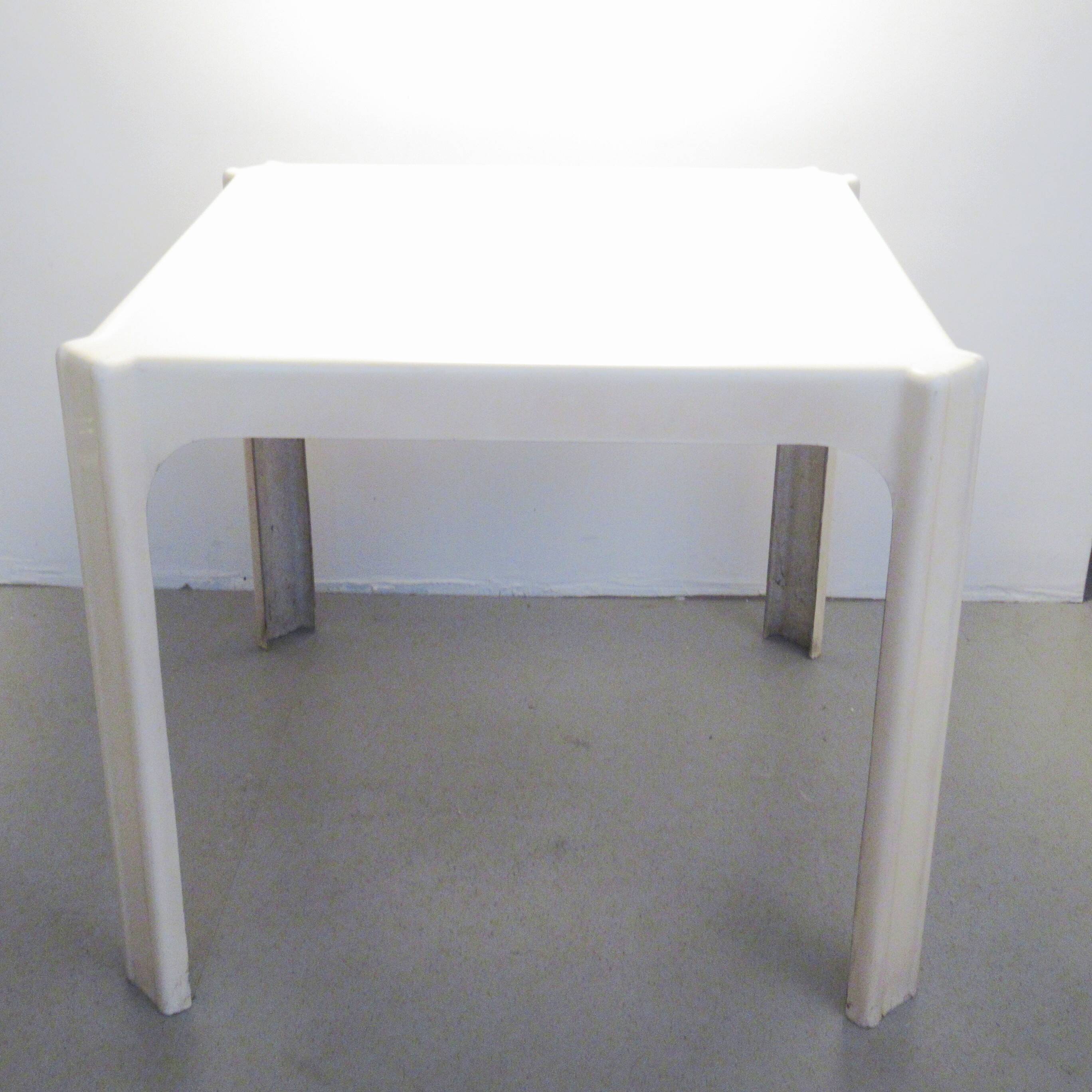 White Ozoo table by Marc Berthier for Roche Bobois.