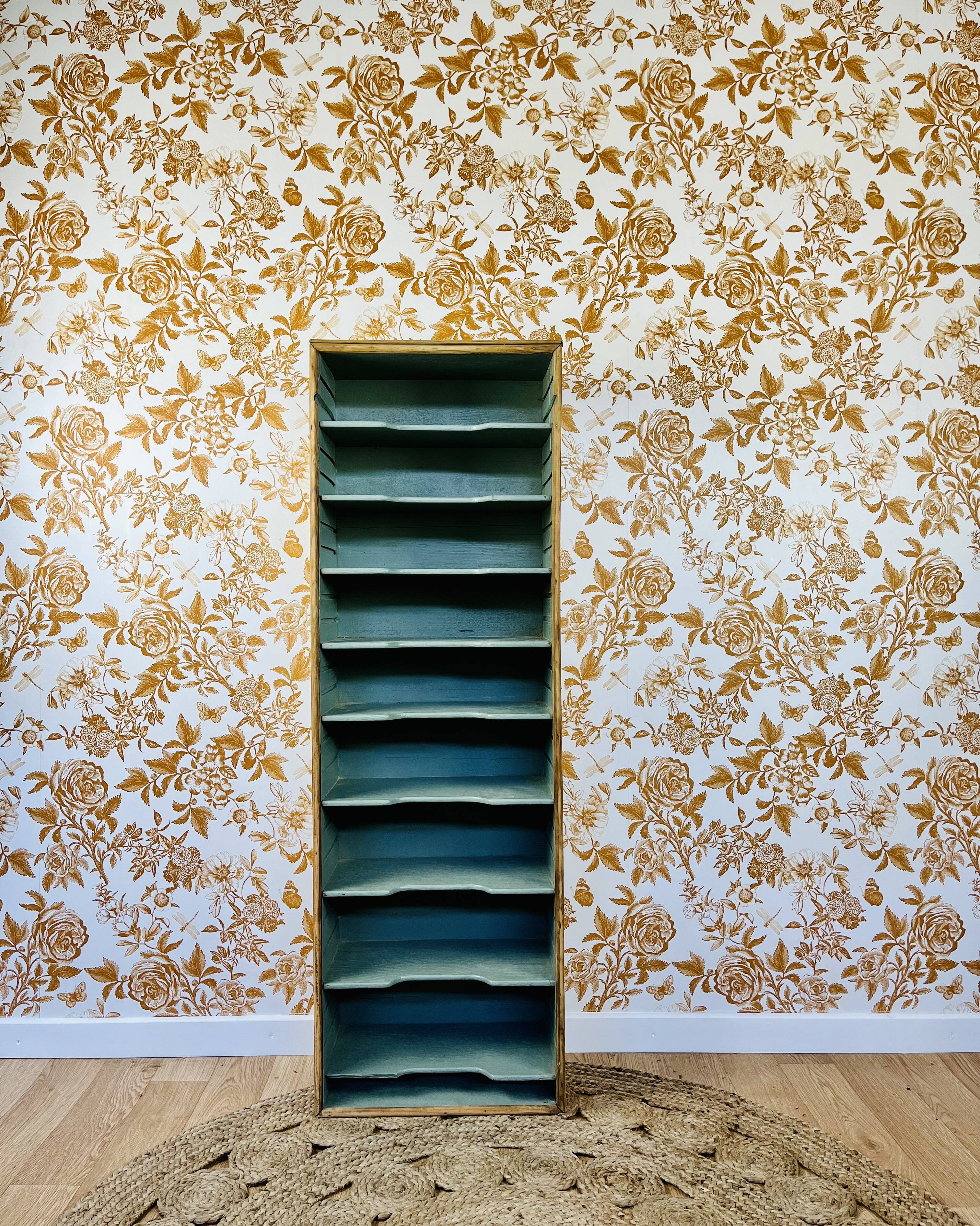 Small piece of furniture with lockers