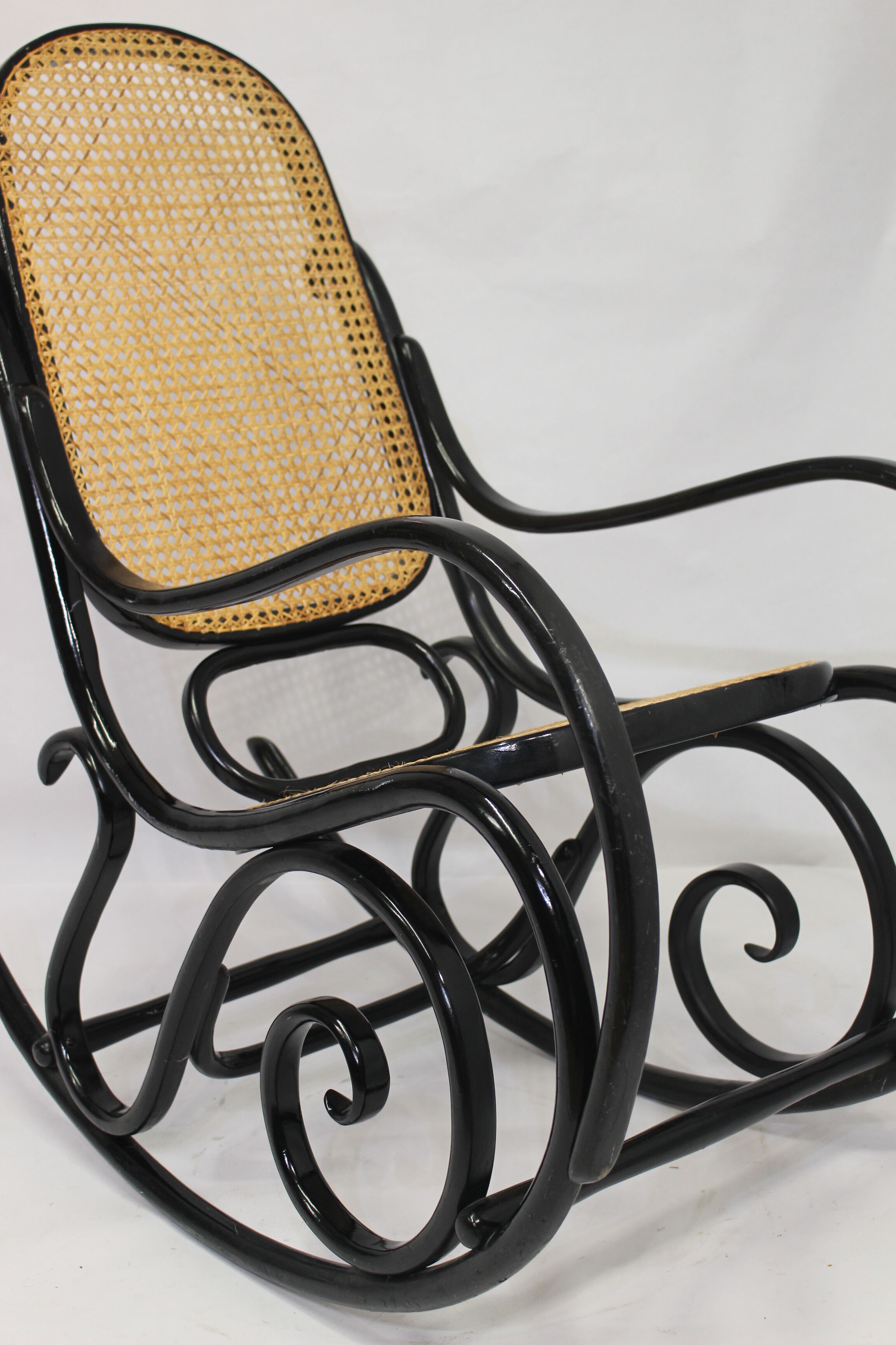 Year 1930 thonet rocking chair model n ° 10