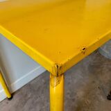 Yellow metal table ☐ 60 x 60 cm
