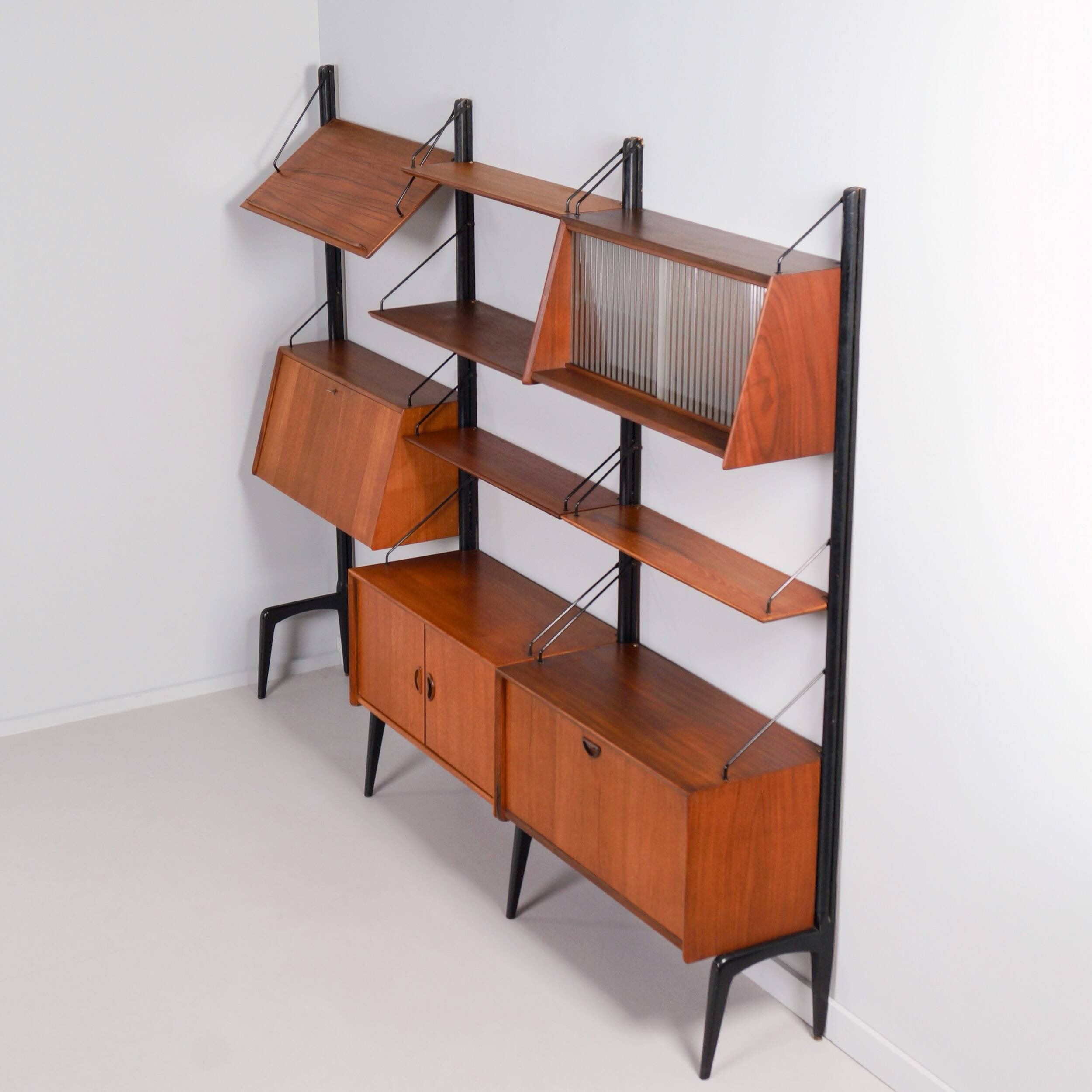 Meuble mural avec secrétaire par Louis van Teeffelen pour Wébé, années 60.