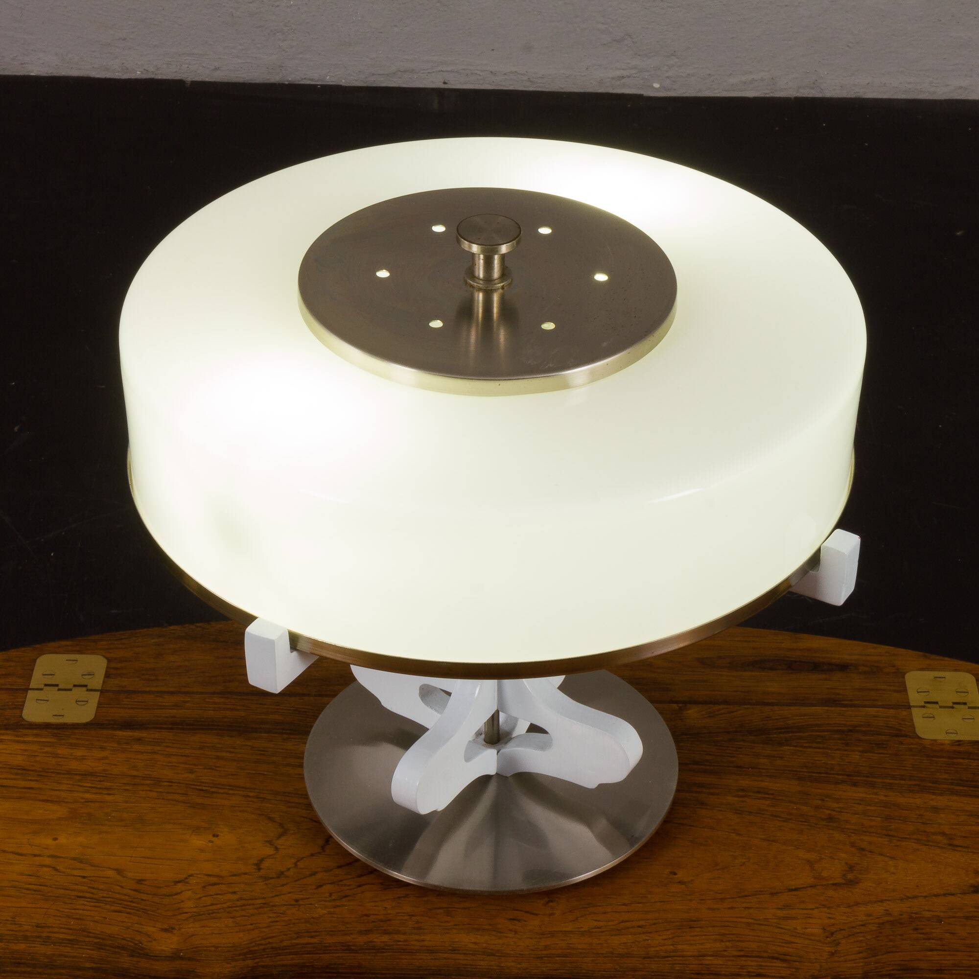 Lampe de table italienne Space Age avec abat-jour en verre de Murano, années 1970.