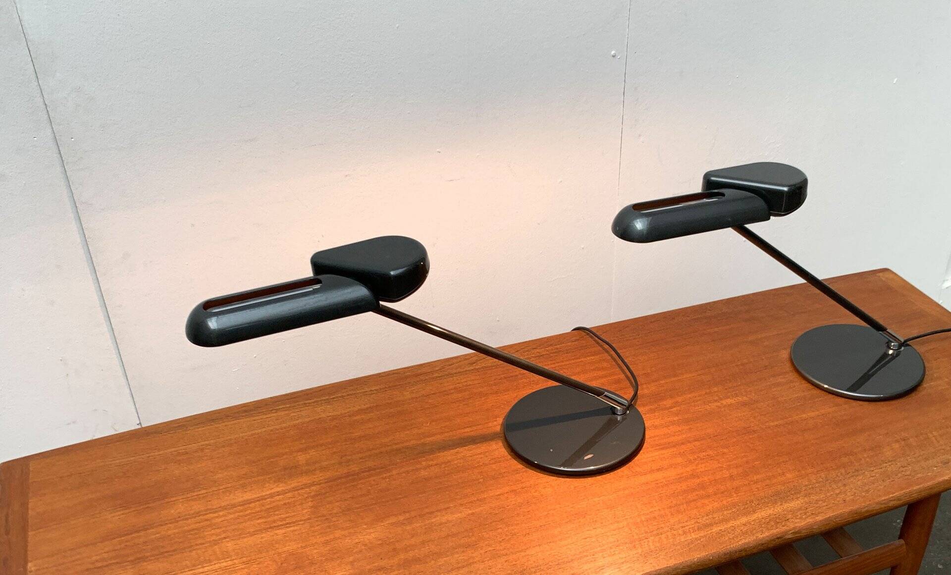 Postmodern Ring A400 table lamps by Bruno Gecchelin for Arteluce, Italy, 1970s, set of 2