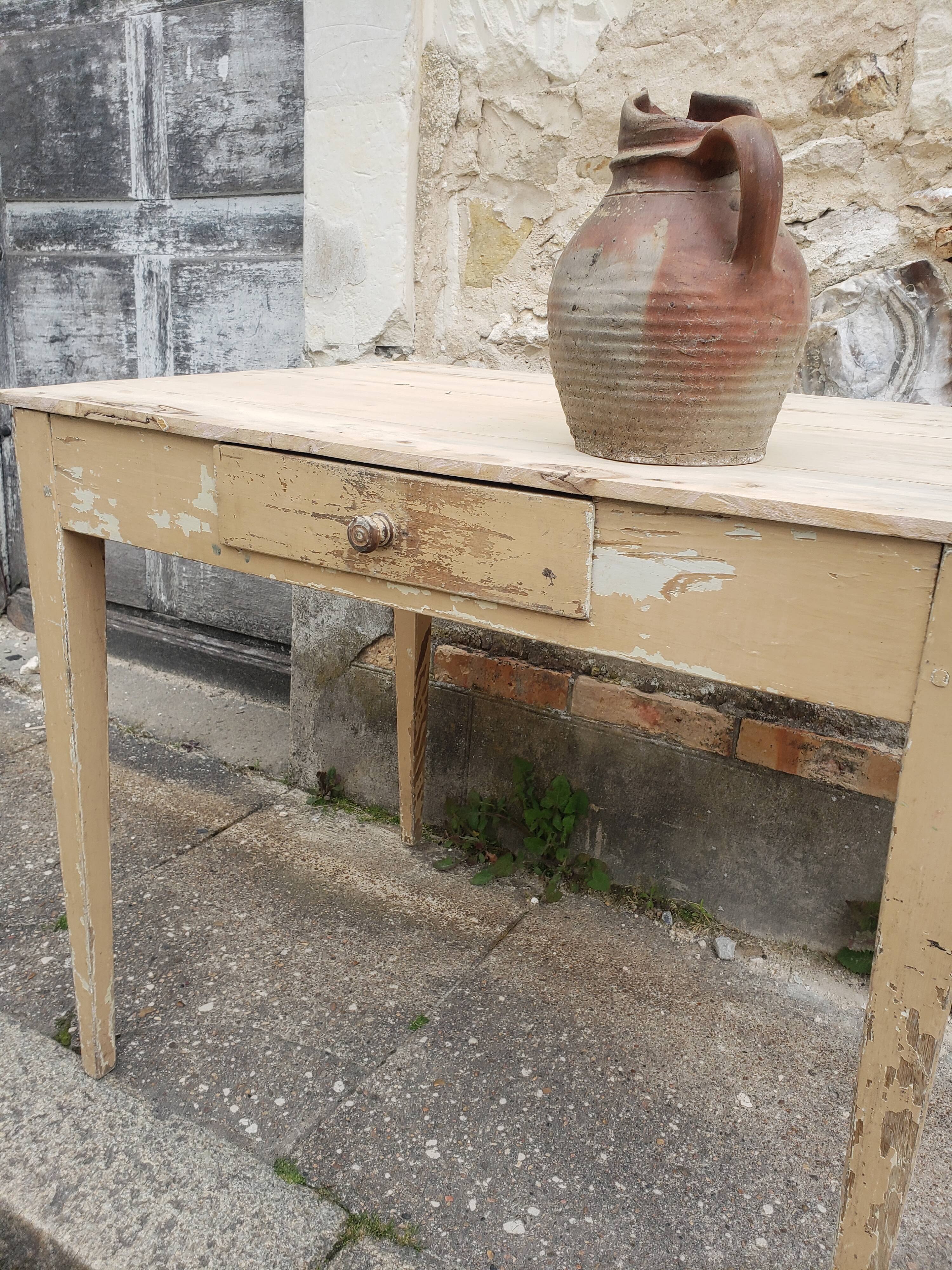 Table de ferme à tiroir