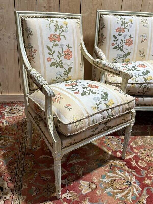 Salon de style Louis XVI Canapé et Paire de fauteuils
