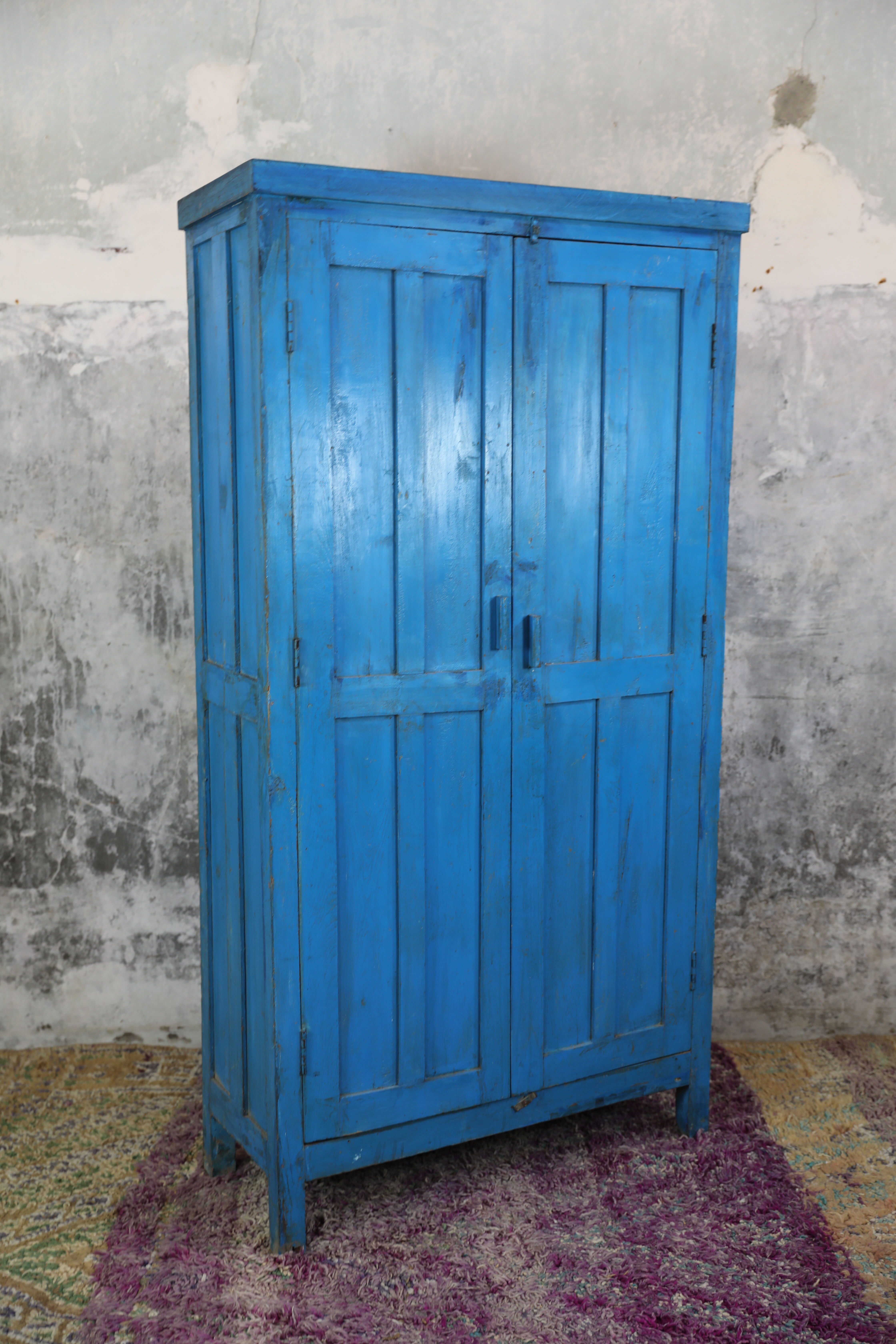 Indian cabinet 2 doors and 3 interior shelves in raw wood