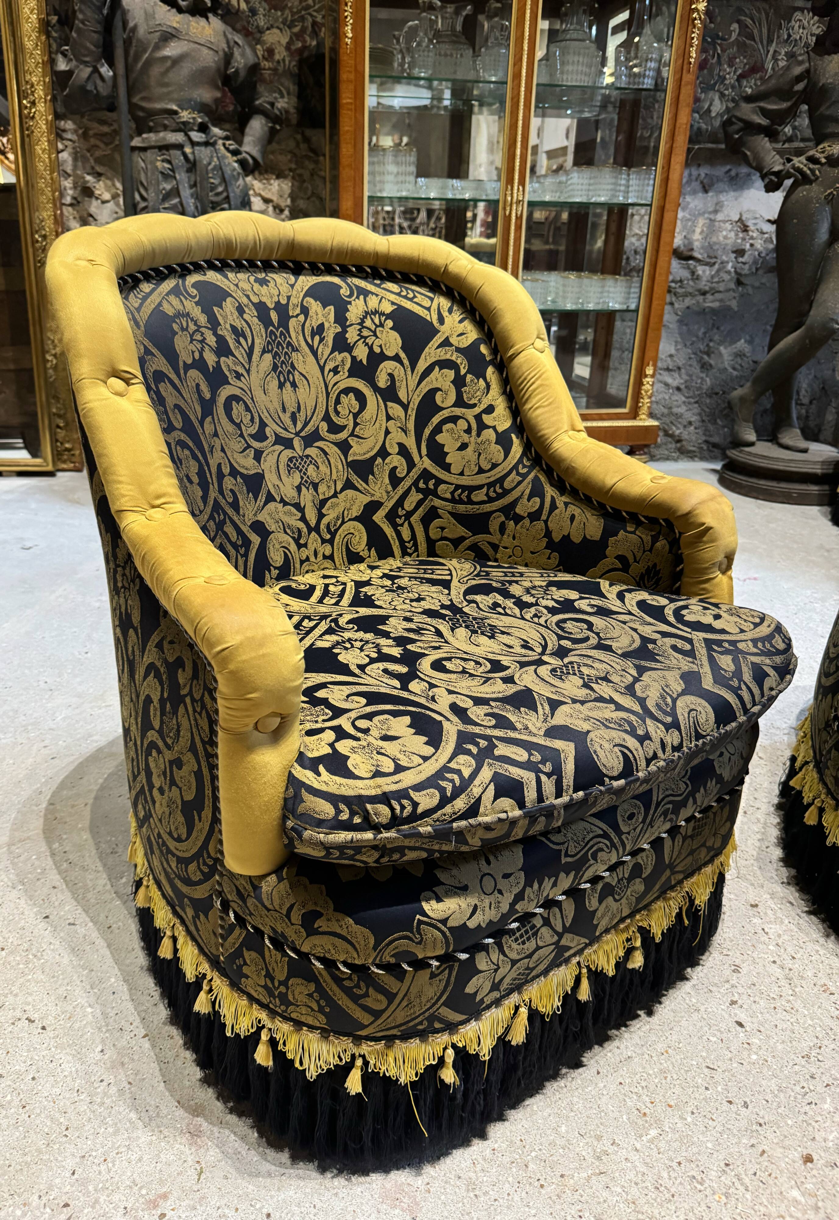 Napoleon III style living room with floral decoration