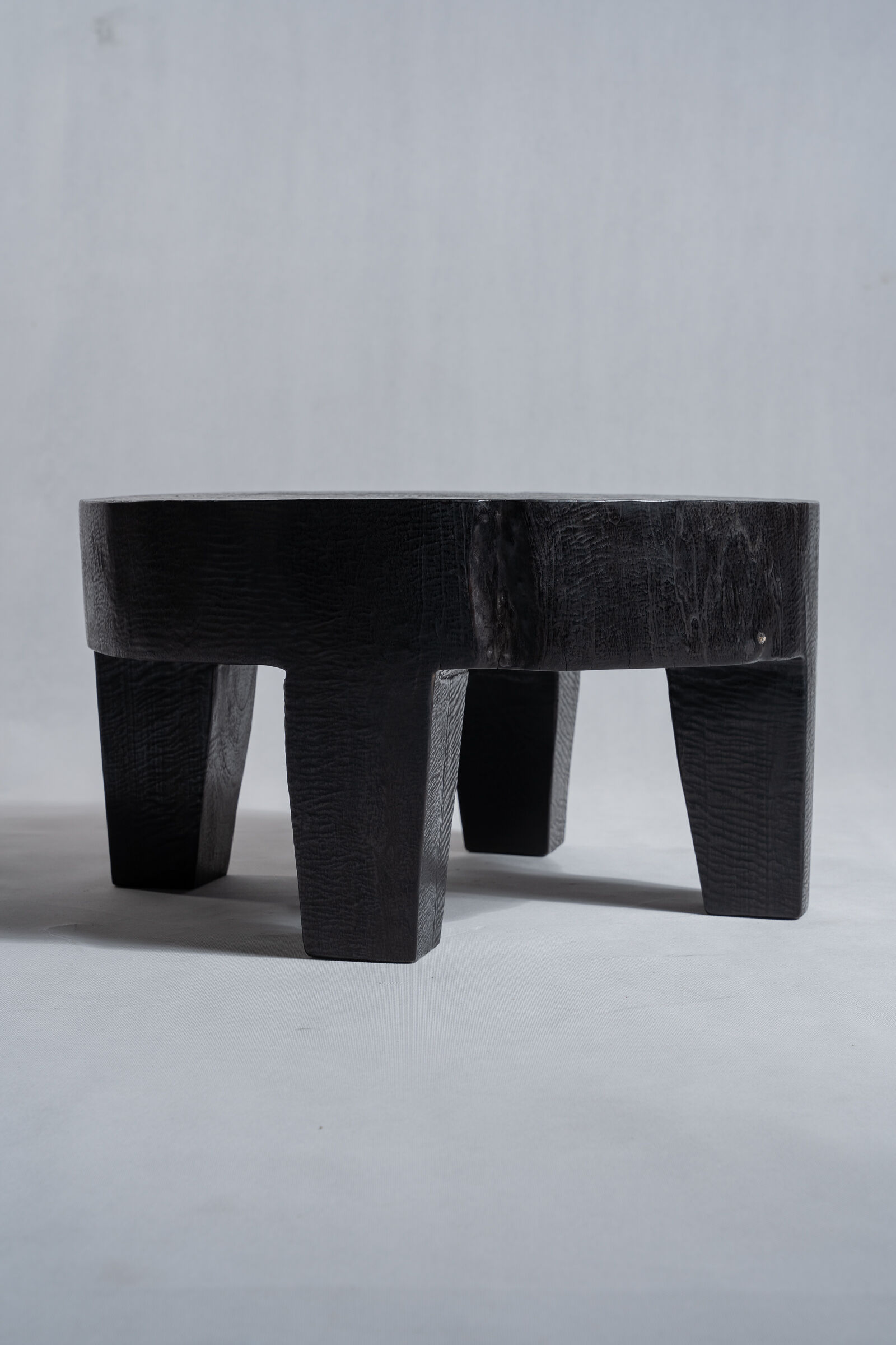 Coffee table en bois massif monoxyle noir