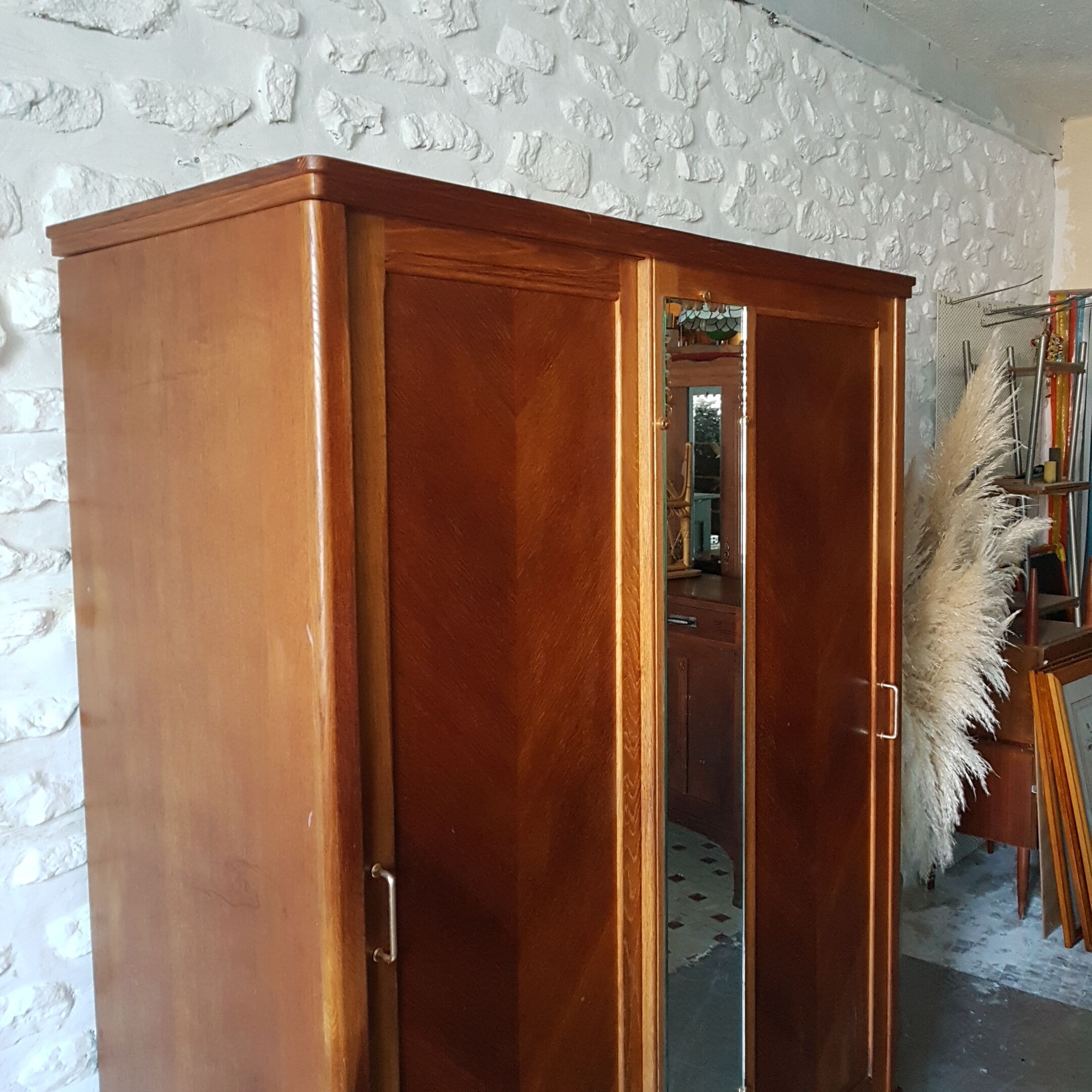 Wardrobe compass foot sliding doors