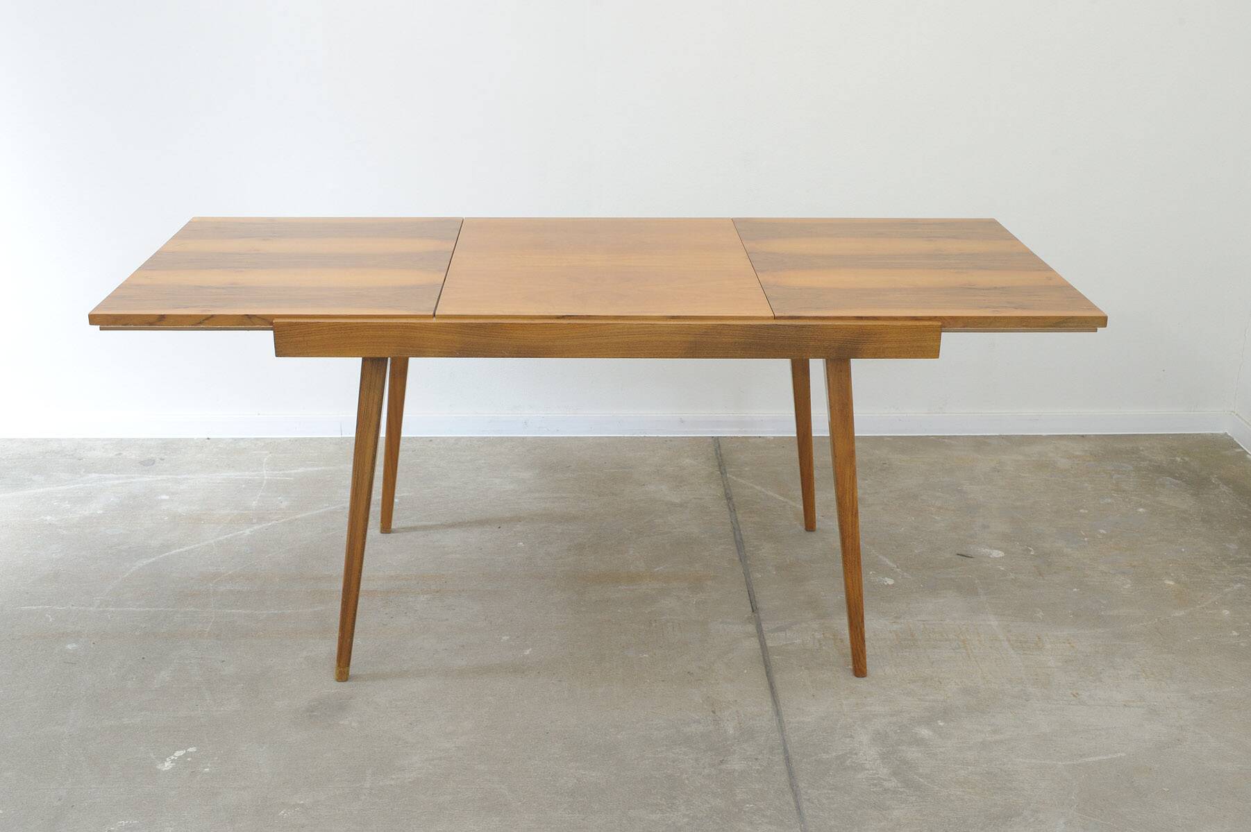 Table à manger pliante vintage par František Jirák pour Tatra nábytok, 1970
