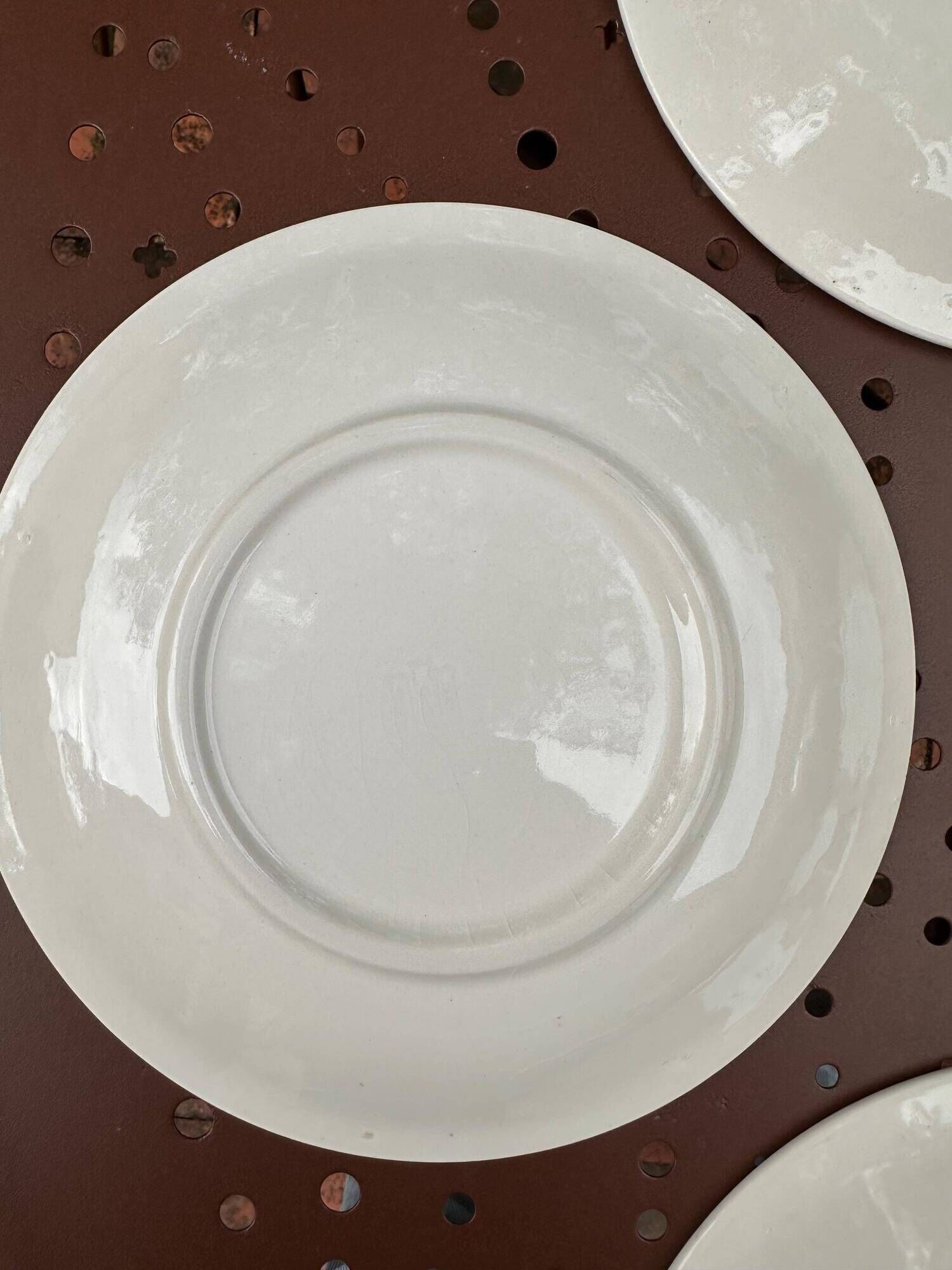 Gien earthenware plates with thistle decoration, set of 6.