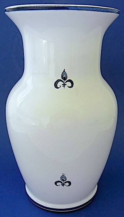 White-blue earthenware vase with stylized plant decoration