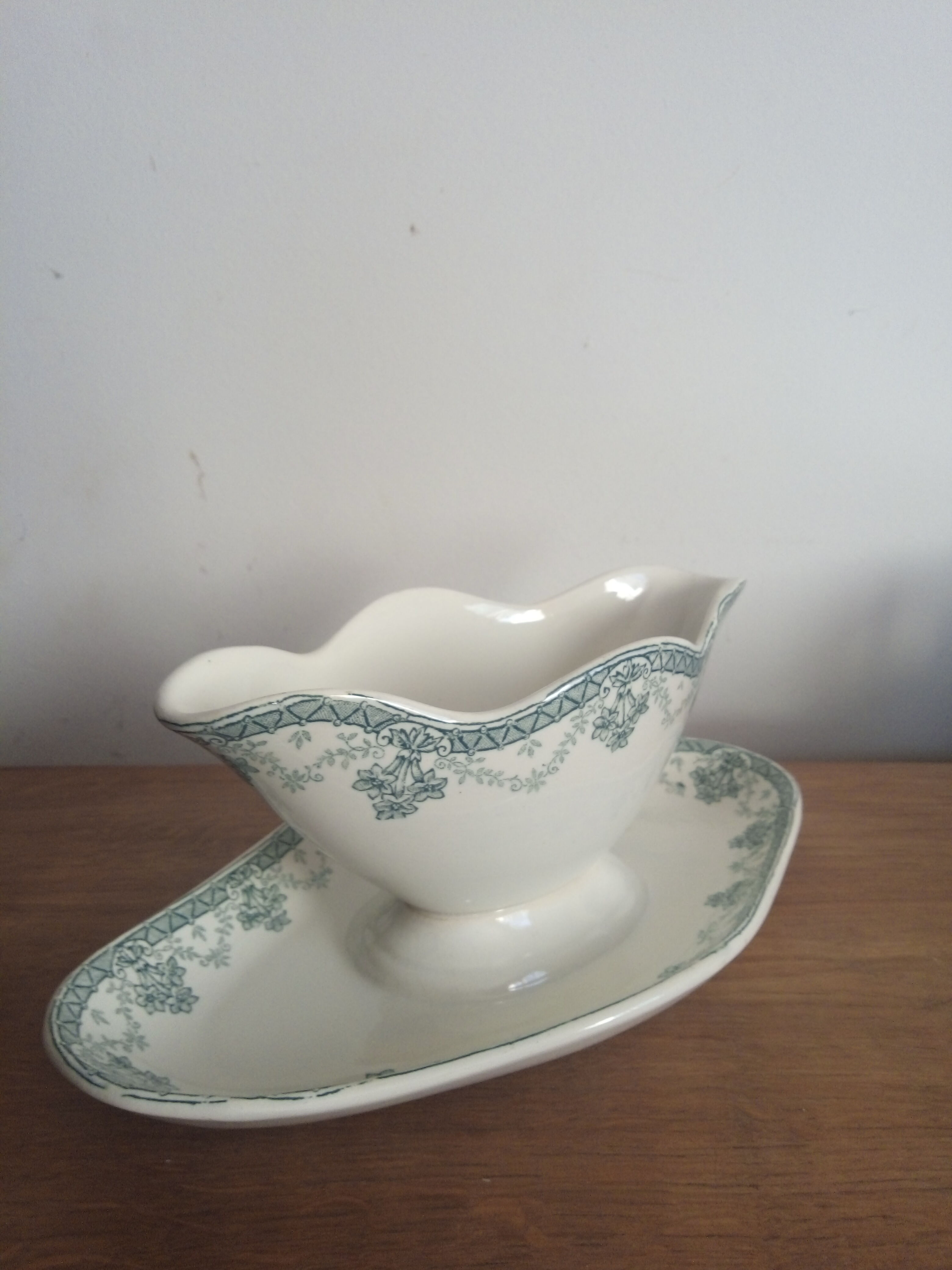 St Amand earthenware sauce dish