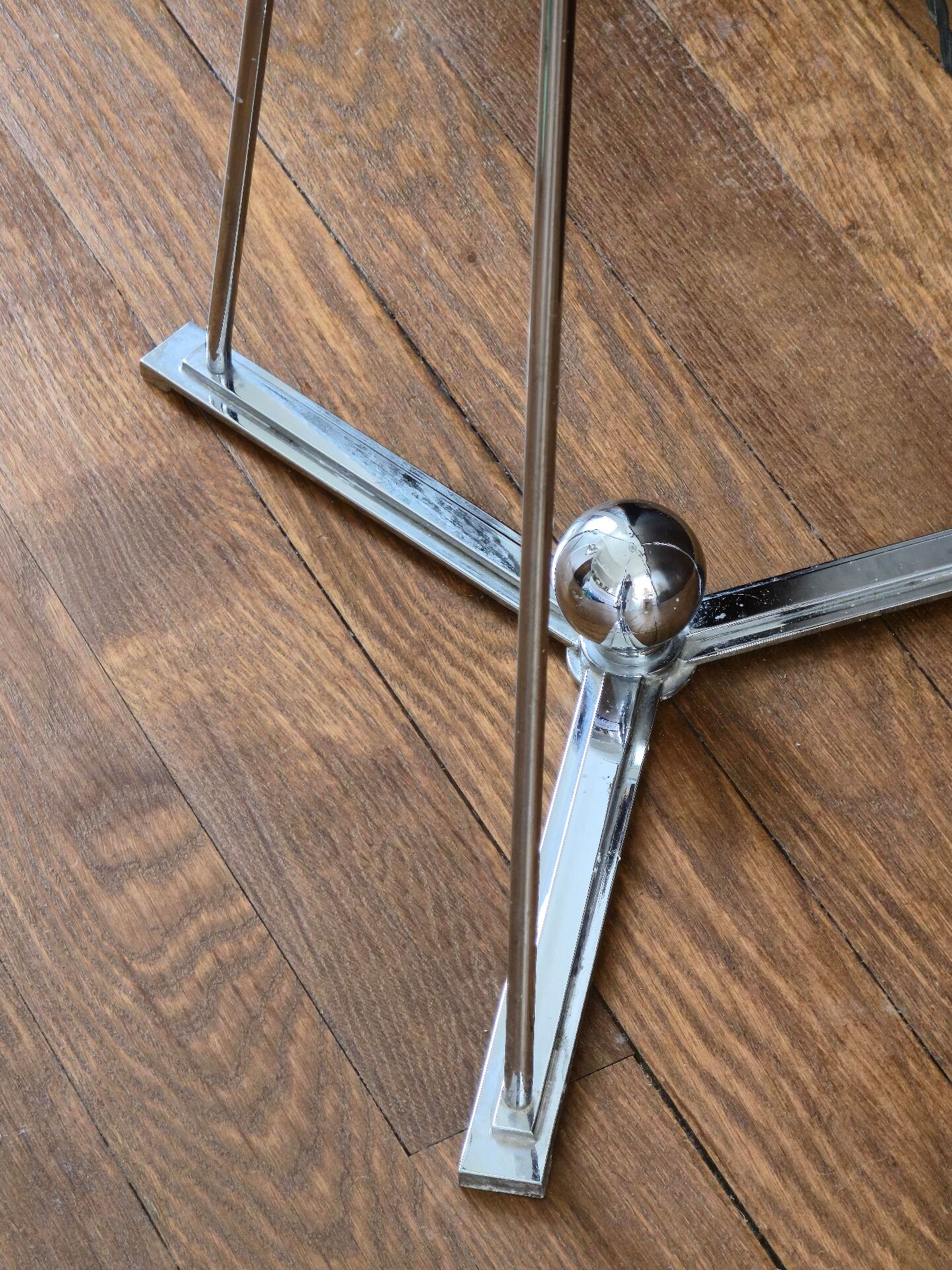 Italian modernist floor lamp from the 1940s.