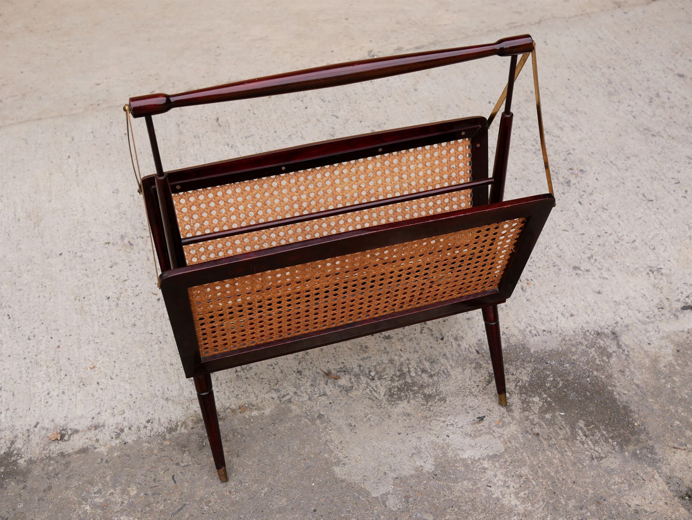 Folding magazine holder wood and caning by Cesare Lacca, made in Italy