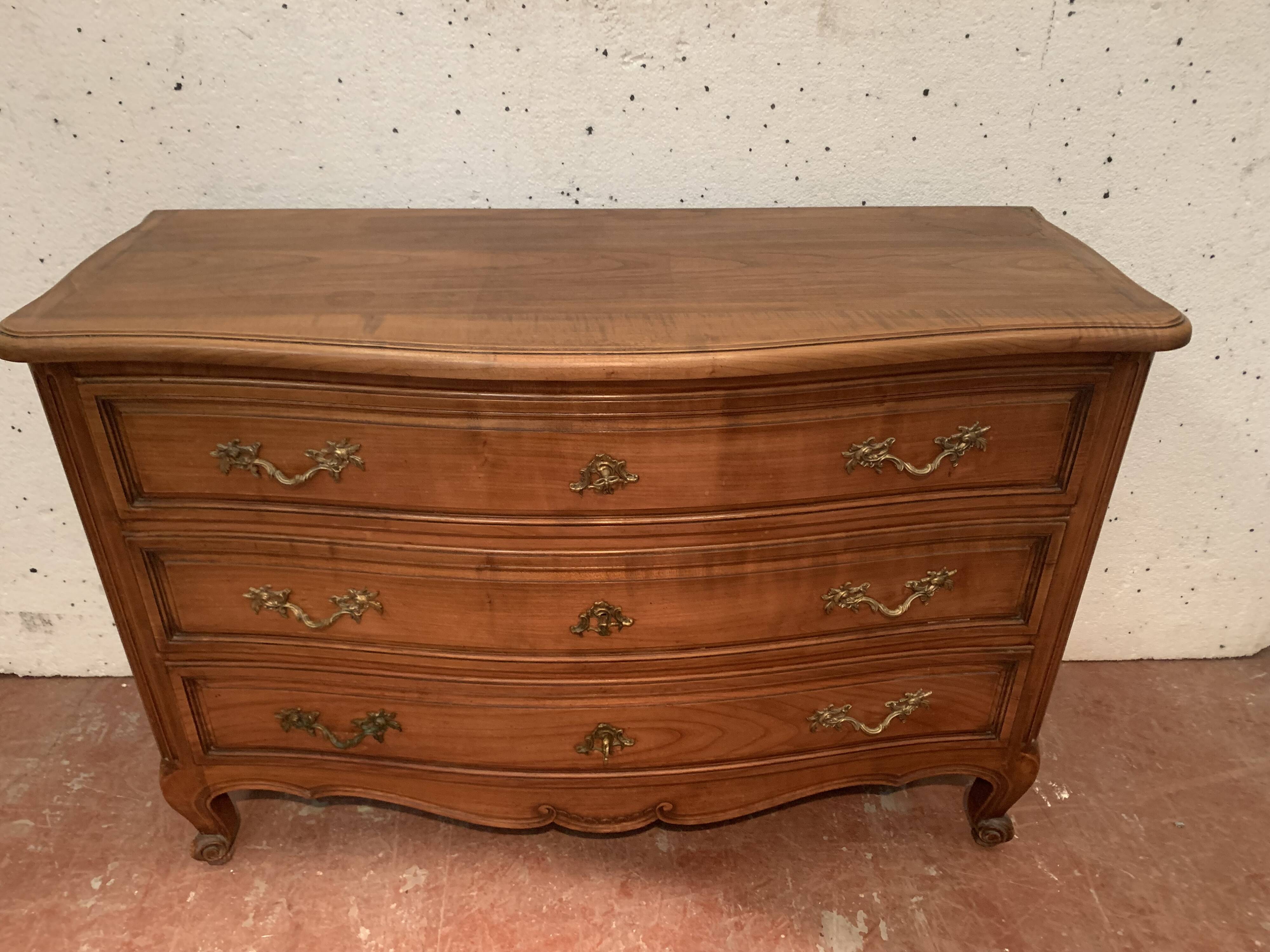 Chest of drawers with curved façade of Provencal style XX century