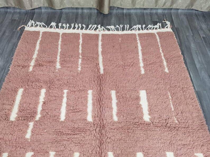 Handmade pure wool rug, traditional size 200 x 300 cm.